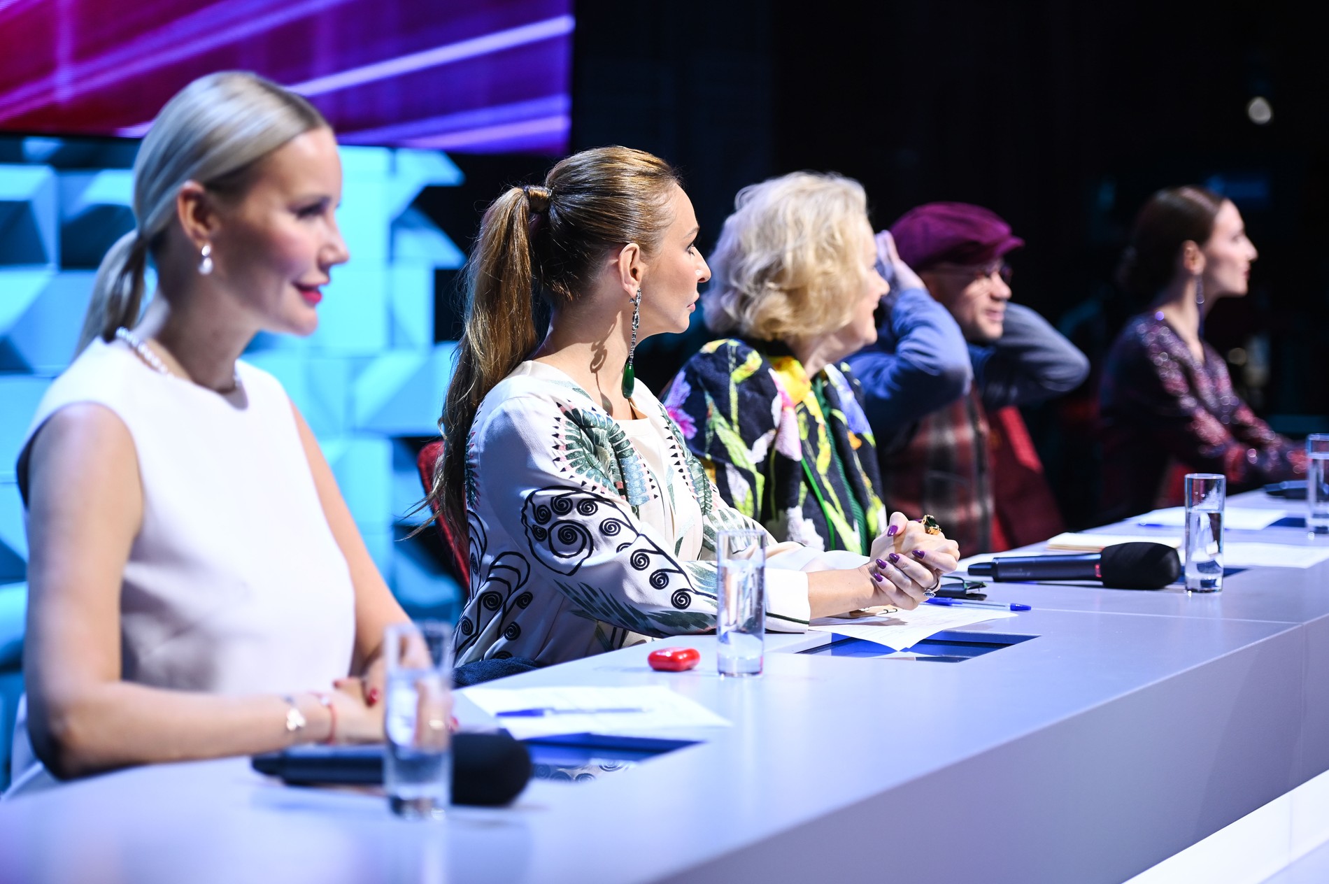 Члены жюри: Елена Летучая, Татьяна Навка, Елена Чайковская, Дмитрий Хрусталев и Светлана Захарова
Фото: Super / Марченко Александра