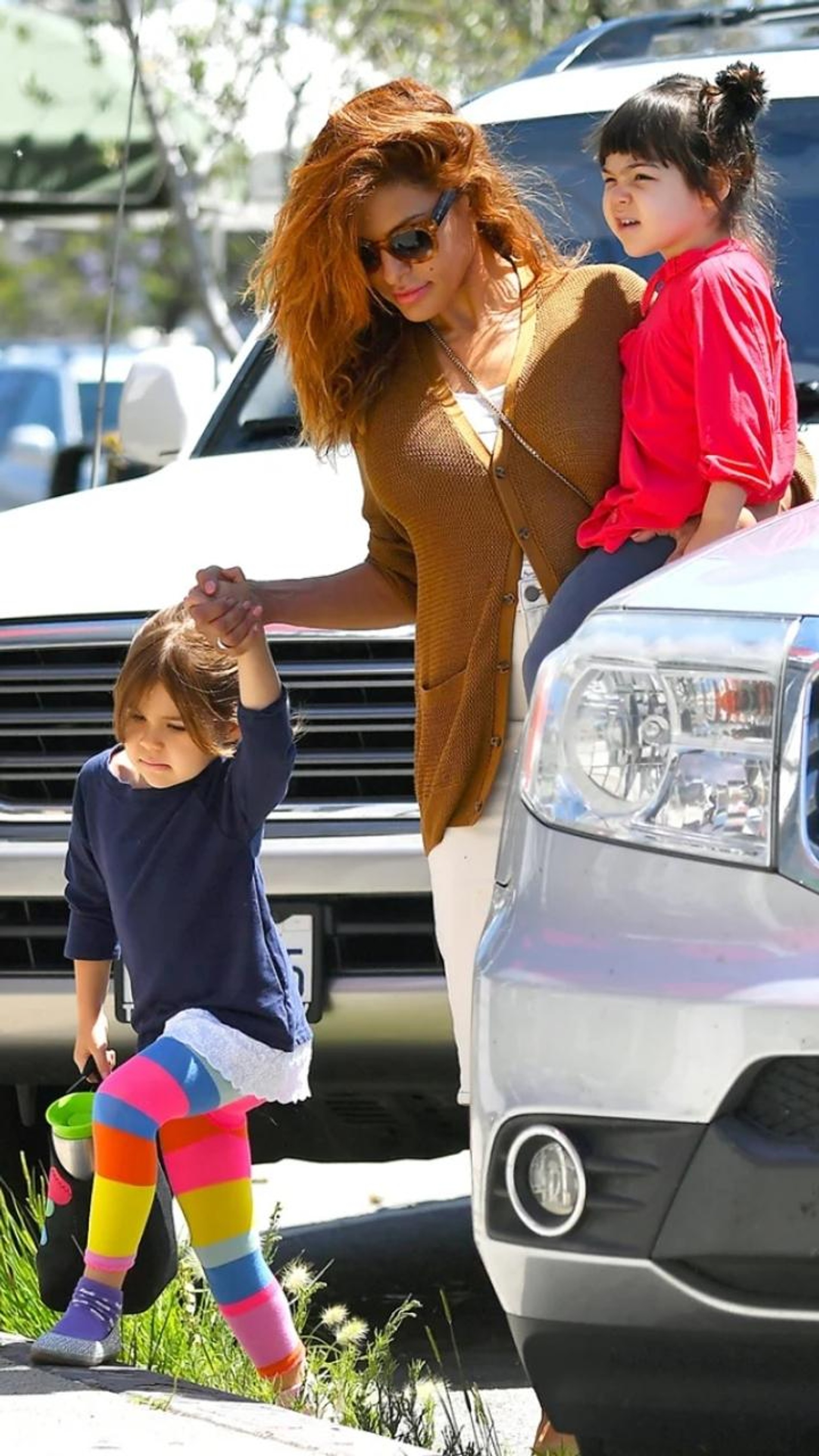 Ева Мендес с дочками Фото: Getty