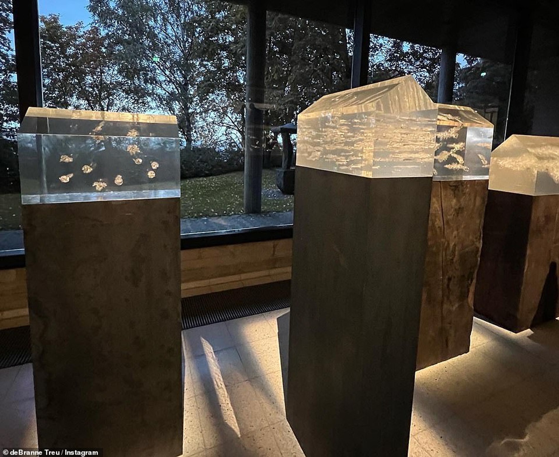 Серия работ под названием «Выстрелы по собственному дому»
Фото: Инстаграм (запрещен в РФ)