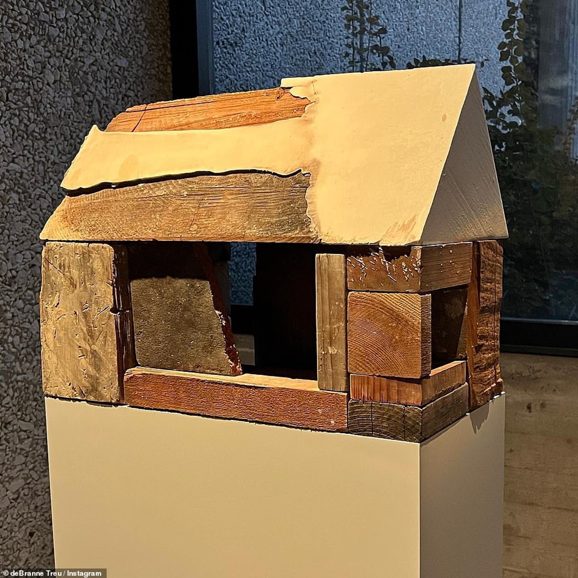 Одна из работ Питта
Фото: Инстаграм (запрещен в РФ)