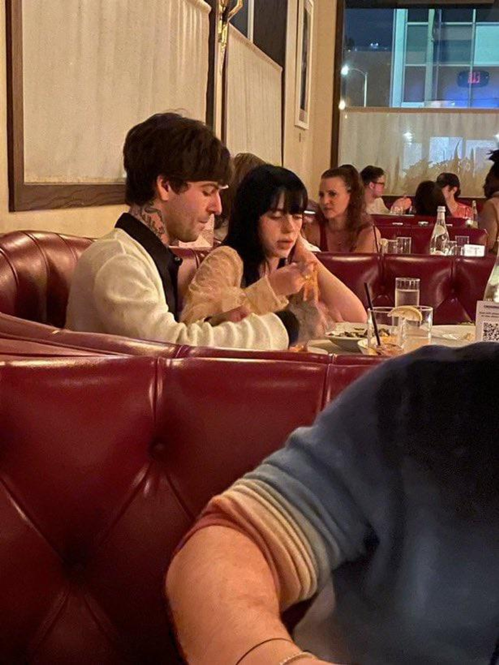 Позже Билли и Джесси были замечены вместе в ресторане
Фото: twitter