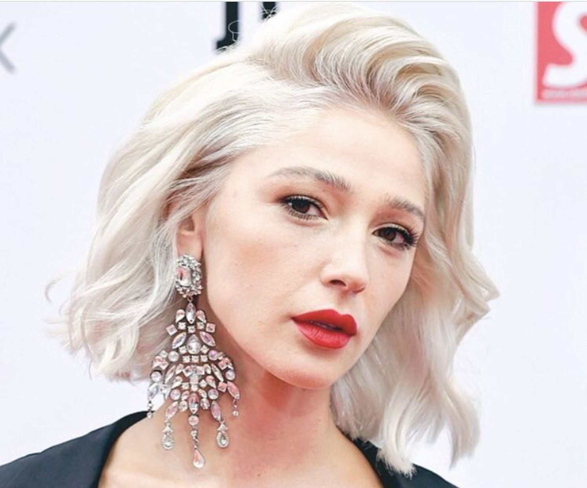 Настя Ивлеева с густыми бровями
Фото: Инстаграм (запрещен в РФ)