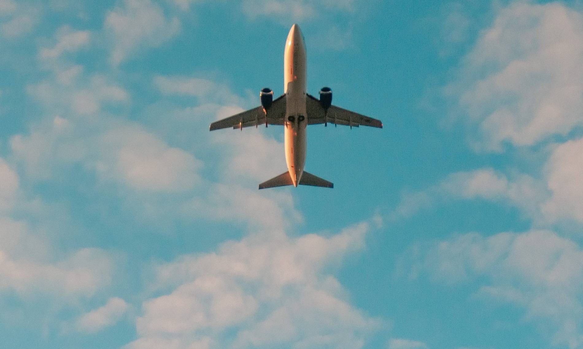 В Сети появилось видео крушения самолета Су-30, упавшего на жилой дом в ...