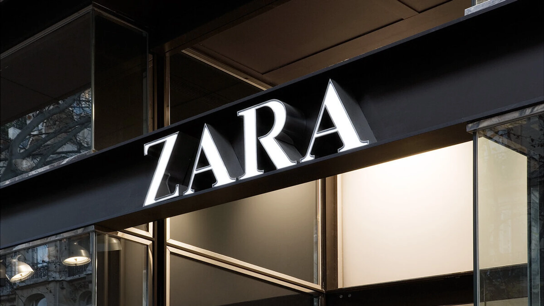 Магазины Zara в России заработают под другим именем