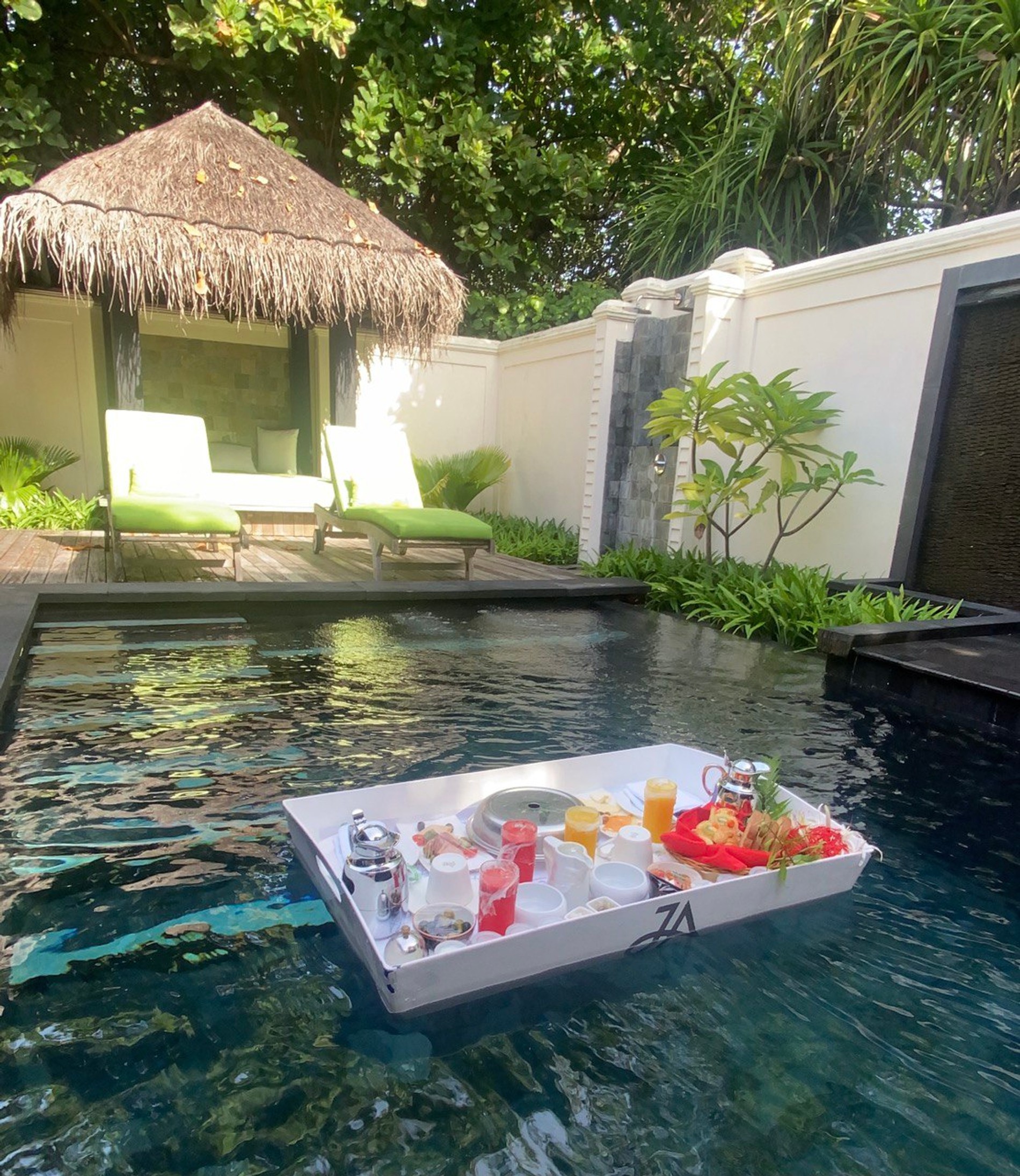 Плавающий завтрак в JA Manafaru / Фото: Super.ru