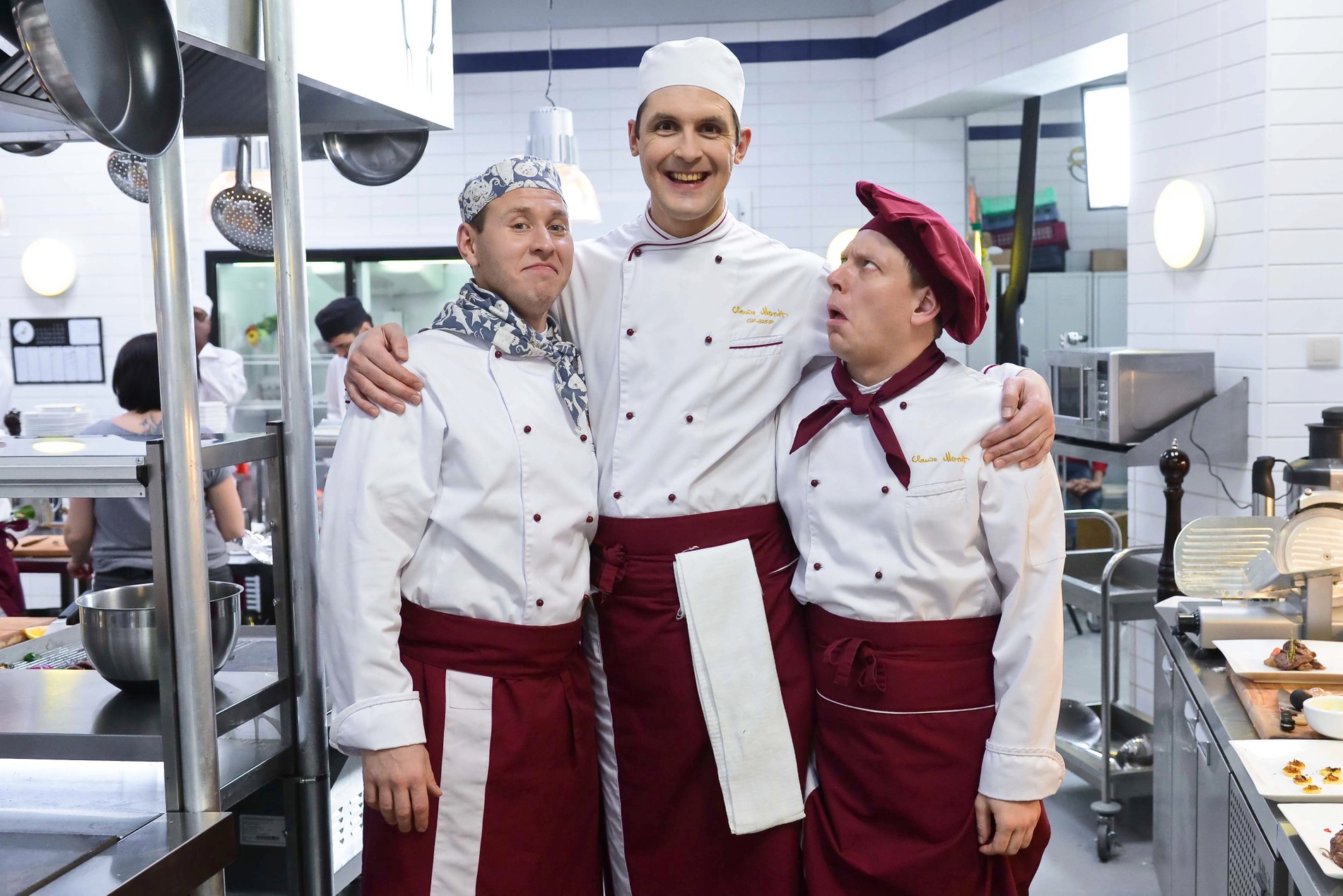 Сергей Епишев (в центре) на съемках сериала «Кухня» с Михаилом Тарабукиным и Никитой Тарасовым
Фото: архив пресс-службы