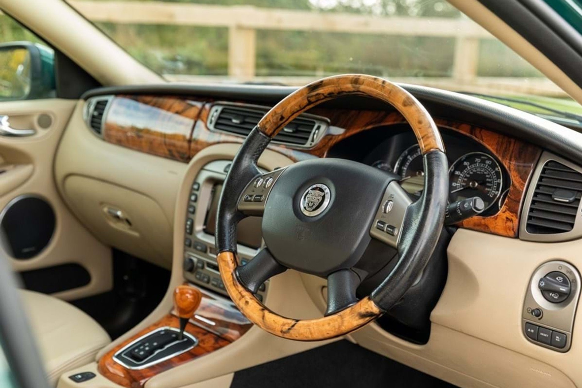 Машина королевы Елизаветы II
Фото: historics.co.uk