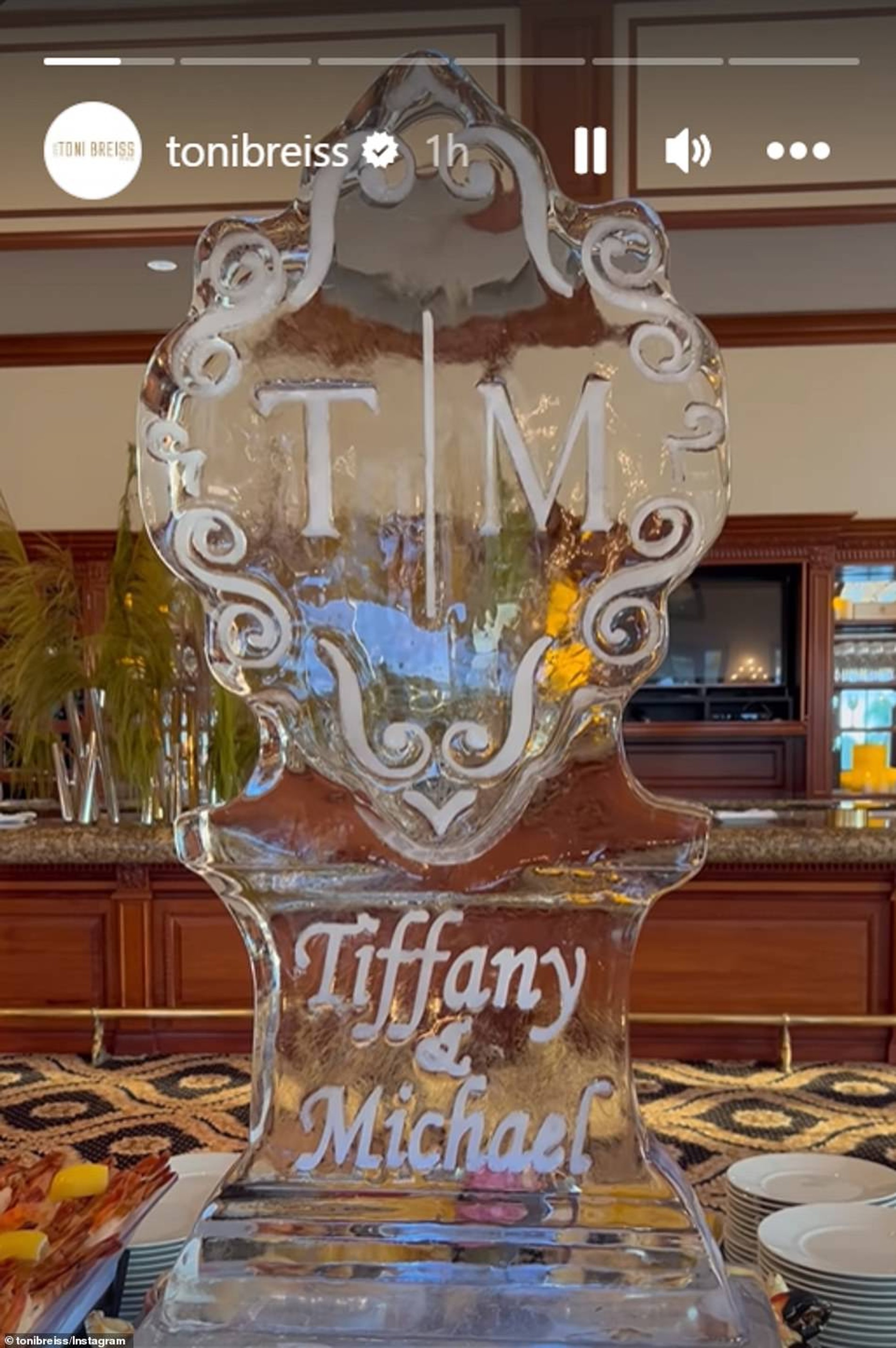 Ледяная скульптура
Фото: Инстаграм (запрещен в РФ)