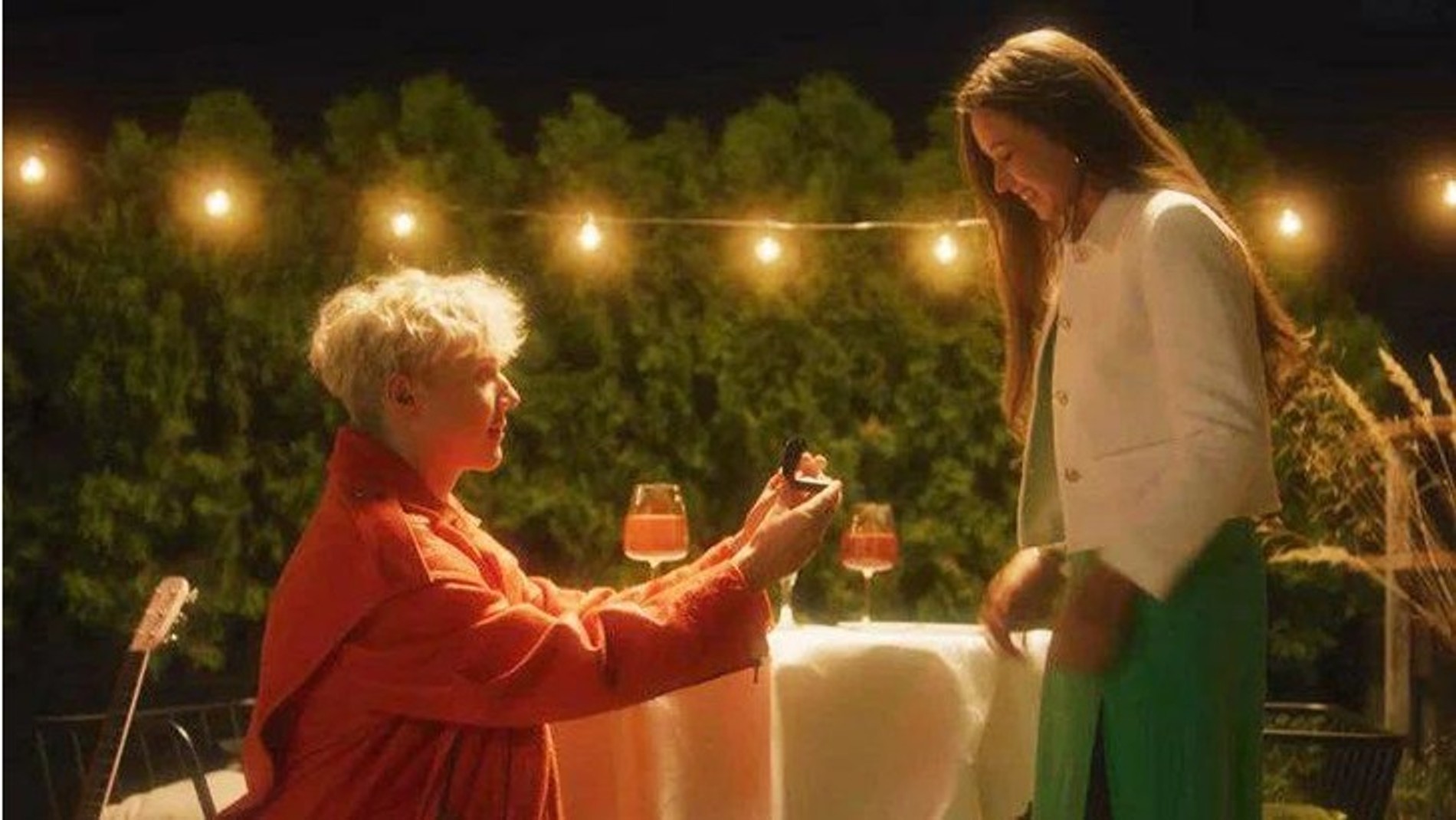 Ваня Дмитриенко и Камила Валиева в клипе на песню «Сила притяжения»