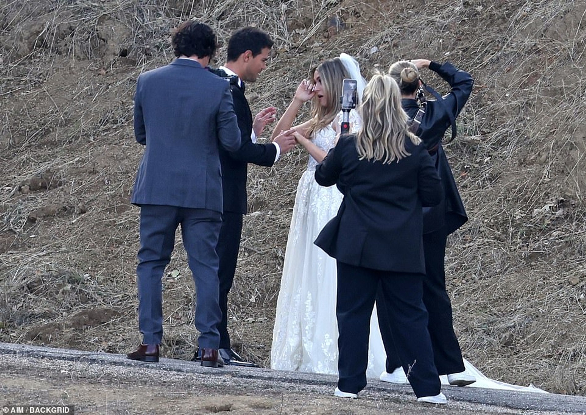 Судя по фото, без слез на свадьбе не обошлось
Фото: Backgrid