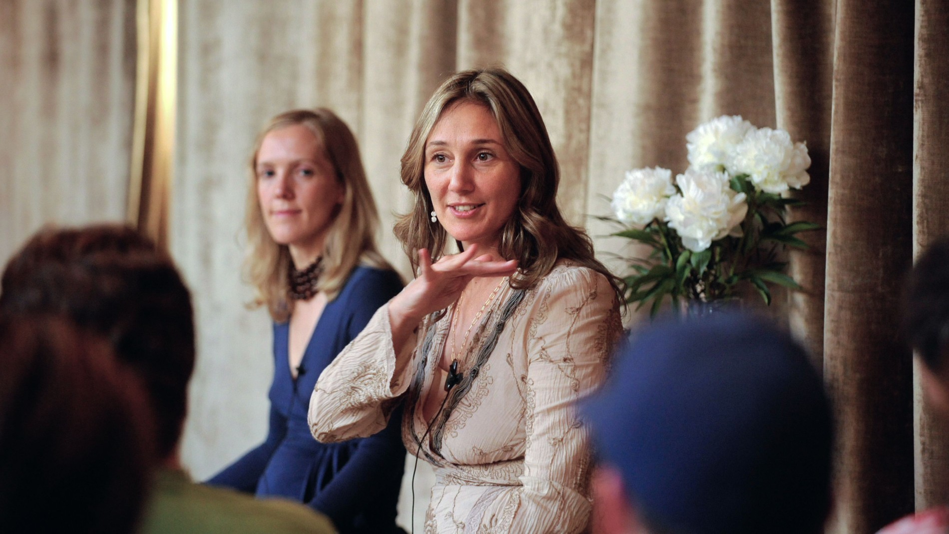 Николь Дедоун на встрече OneTaste. Фото: социальные сети