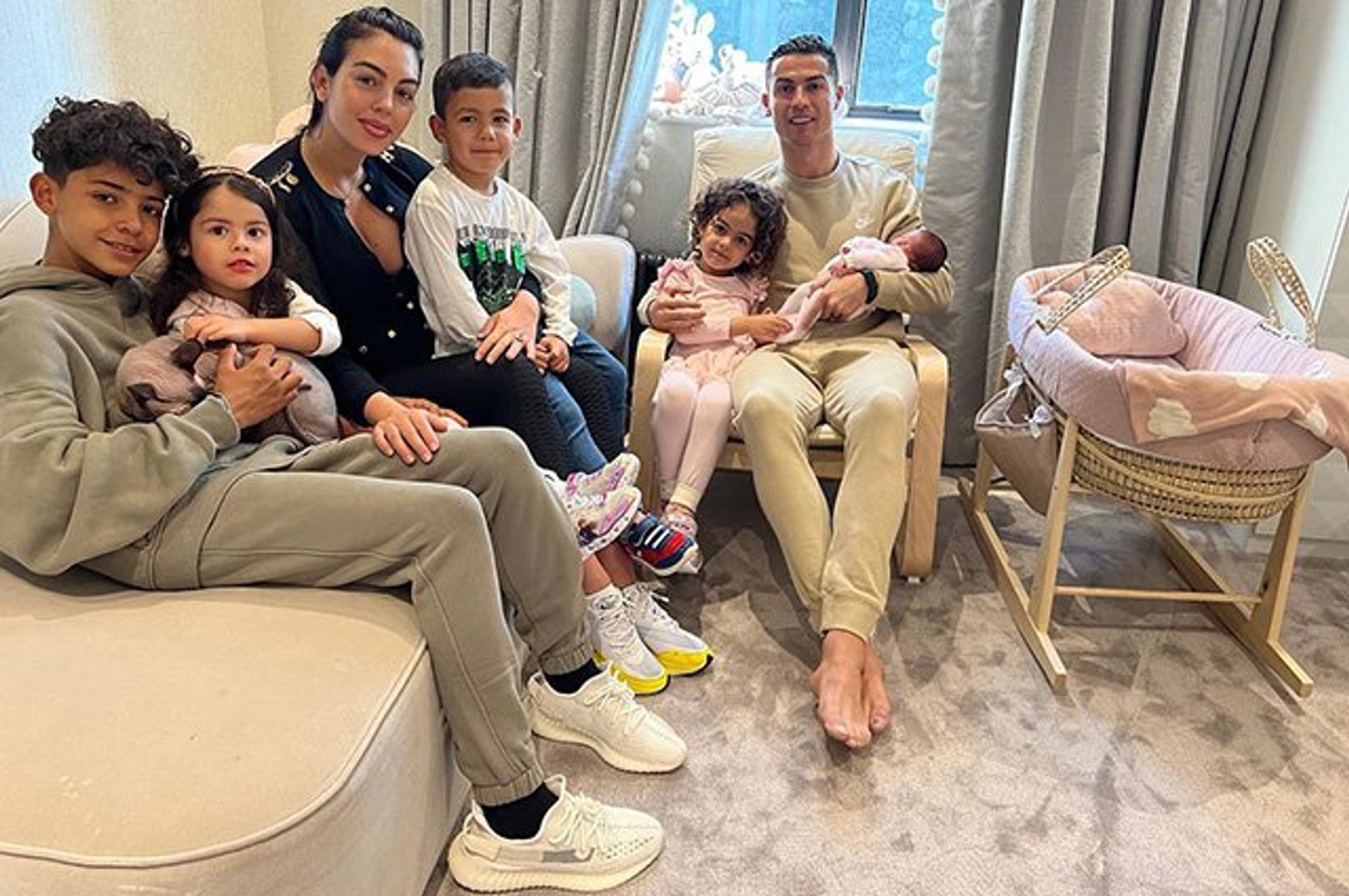 Футболист и его семья
Фото: Инстаграм (запрещен в РФ)