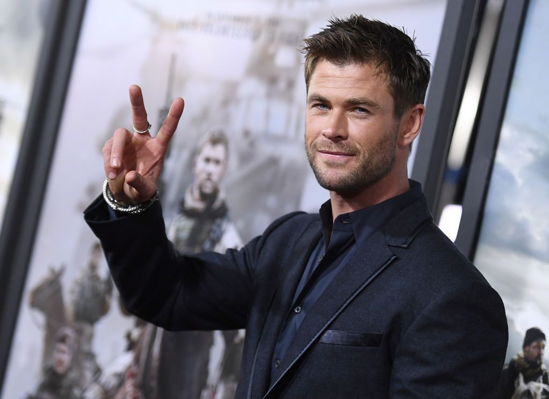 Крис сдал тест на съемках
Фото: Pinterest