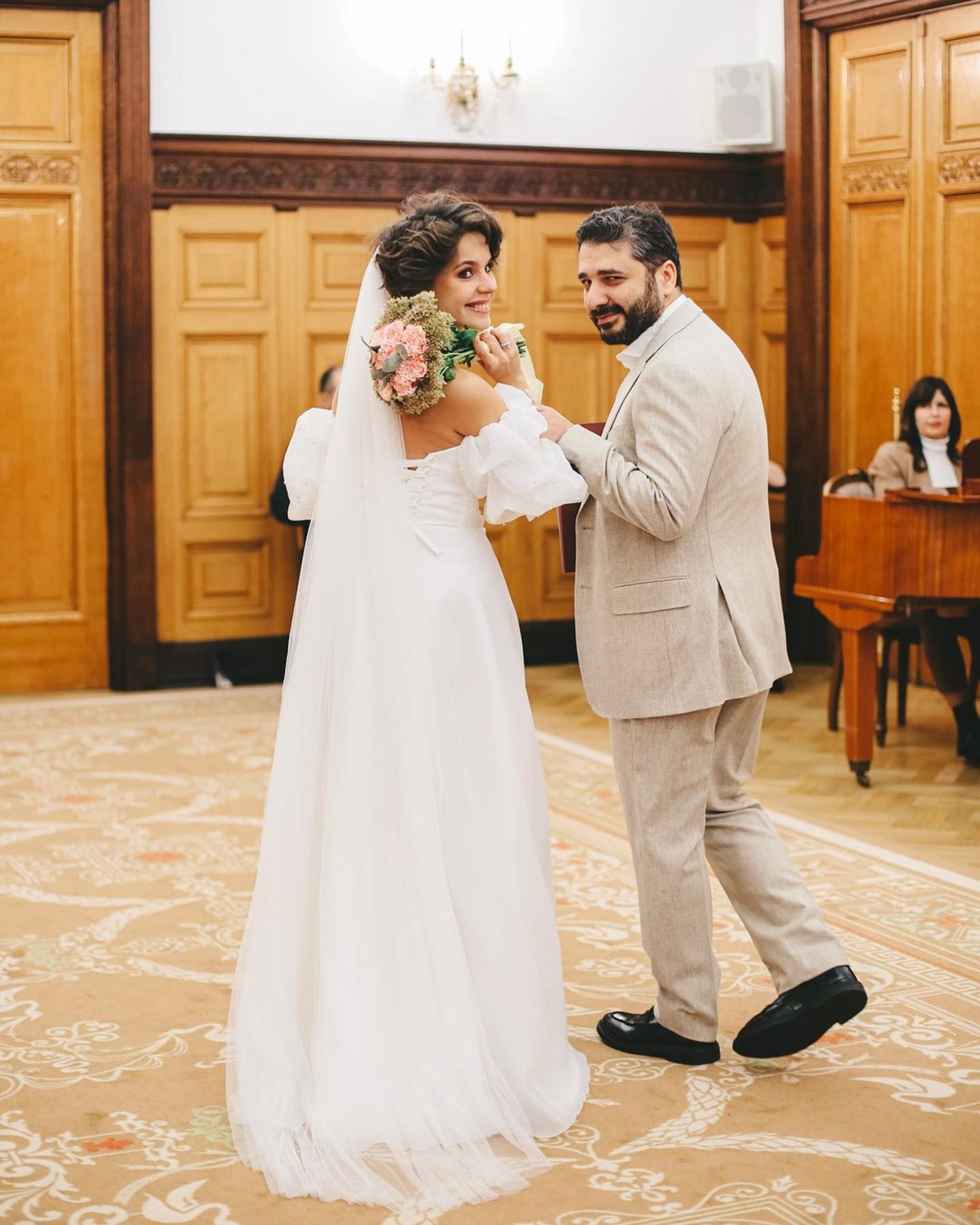 Лиза и Сарик в ЗАГСе
Фото: Инстаграм (запрещен в РФ)