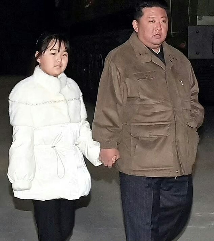Наблюдатели предполагают, что дочери Кима сейчас около 12 лет
Фото: KCNA / Reuters