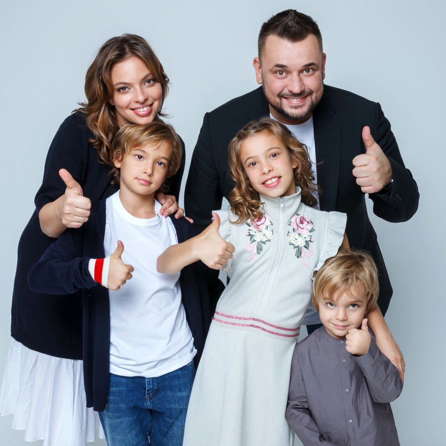 Сергей Жуков с женой Региной и детьми
Фото: Инстаграм (запрещен в РФ) 