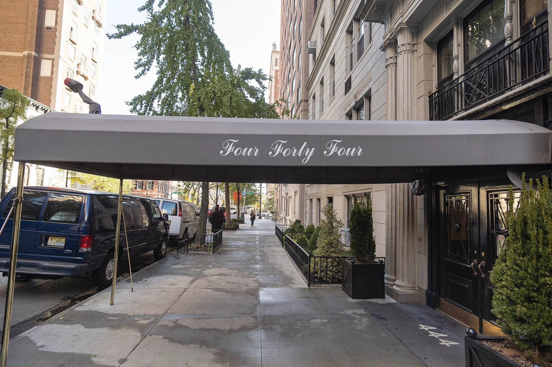 Парадный вход в здание
Фото: nypost