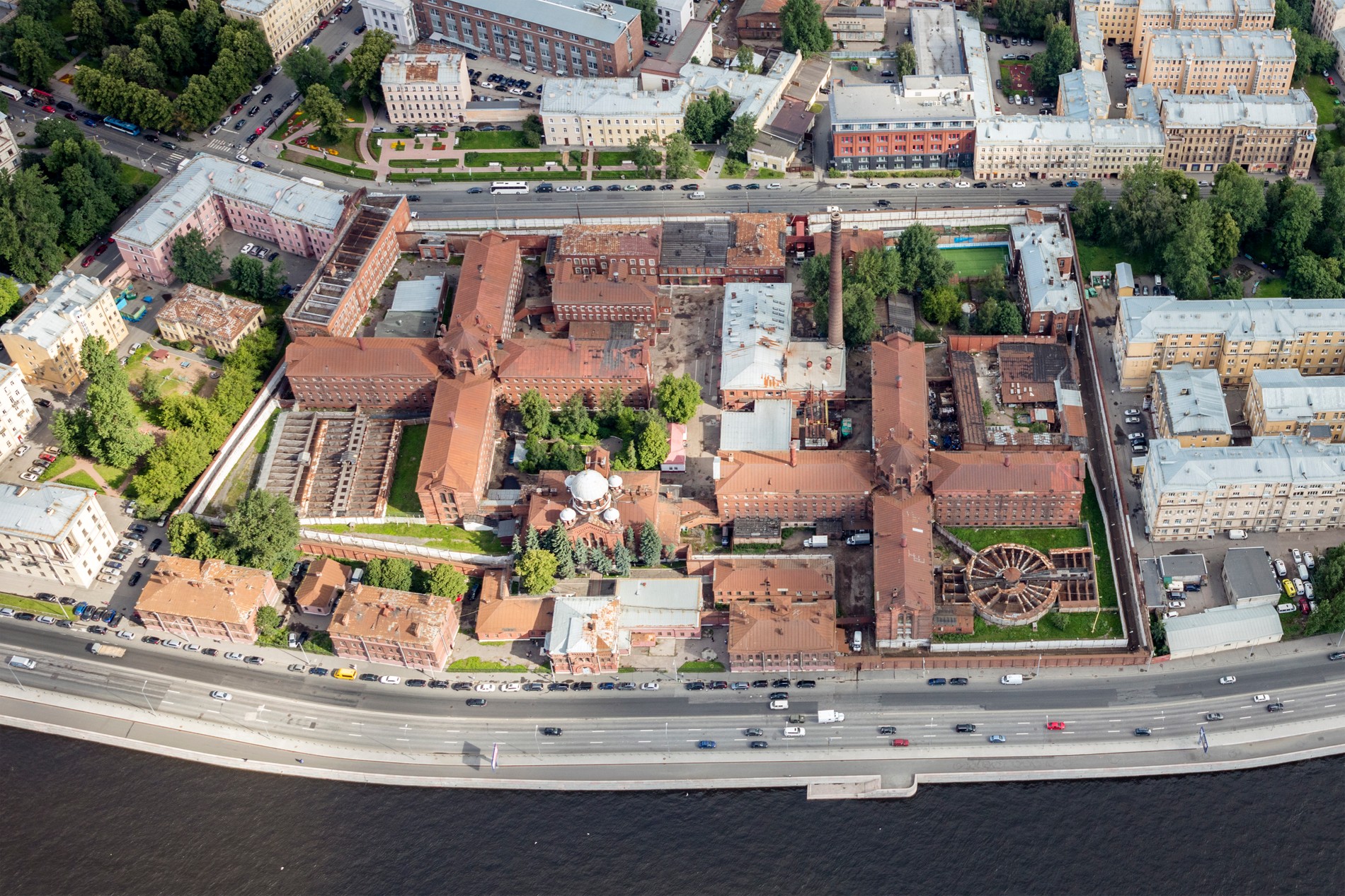 Свое название тюрьма получила благодаря двум крестообразным корпусам
Фото: Википедия