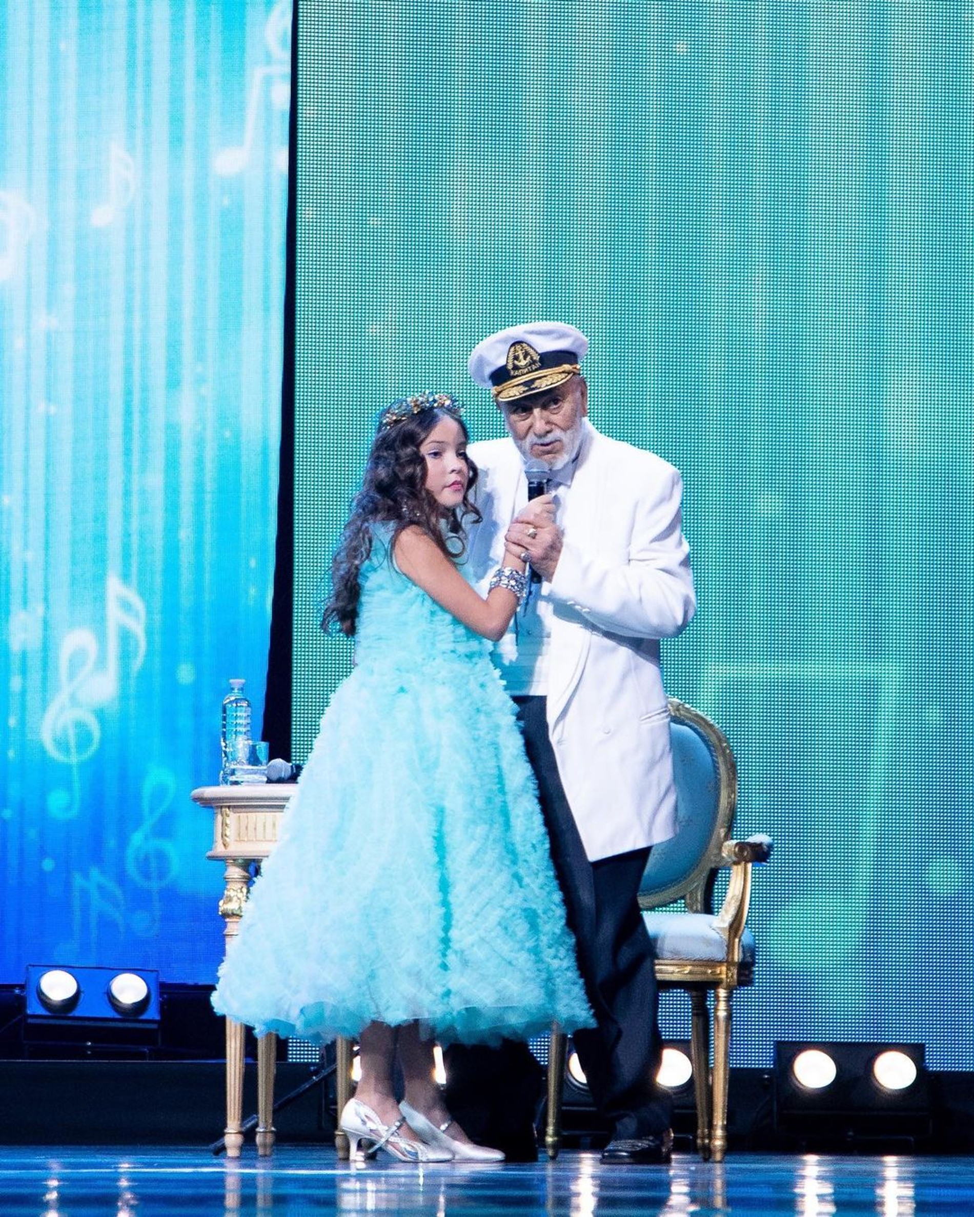 Алла-Виктория поздравляет дедушку
Фото: Инстаграм (запрещен в РФ)