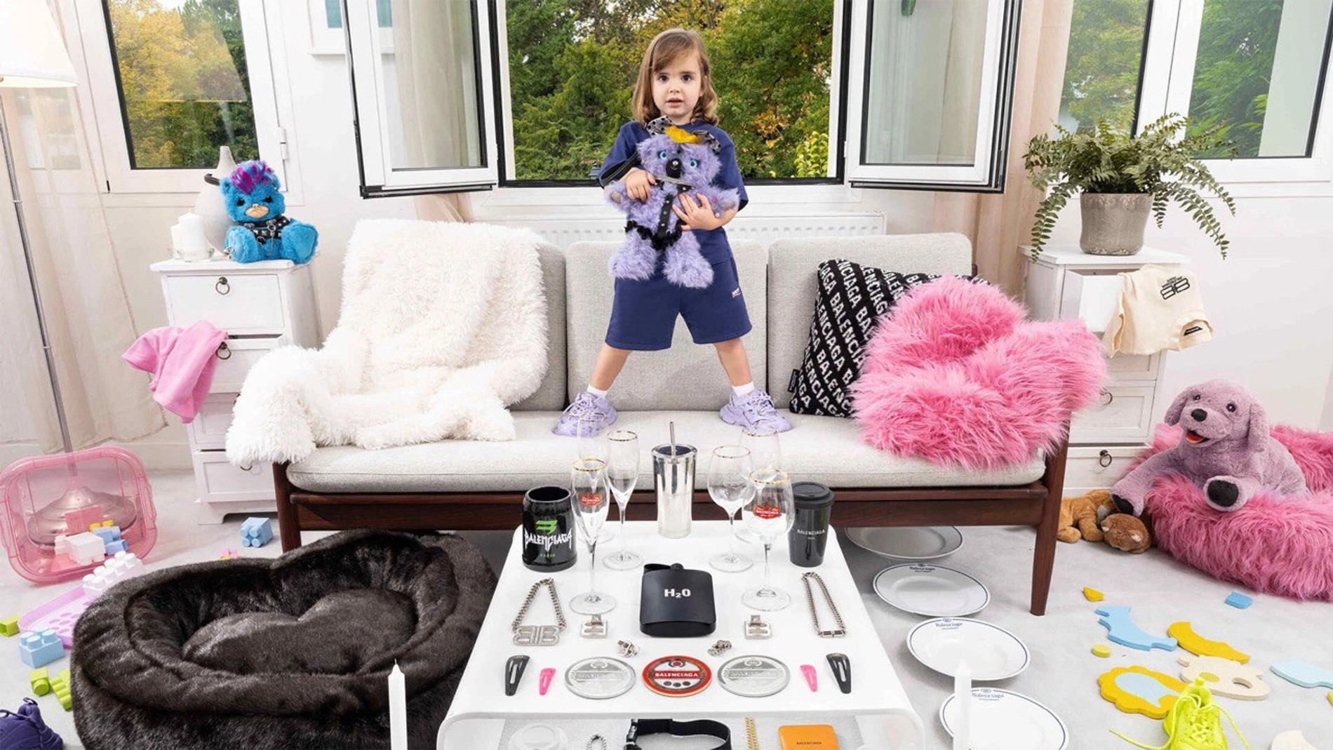 Один из кадров скандальной фотосессии Balenciaga
Фото: соцсети