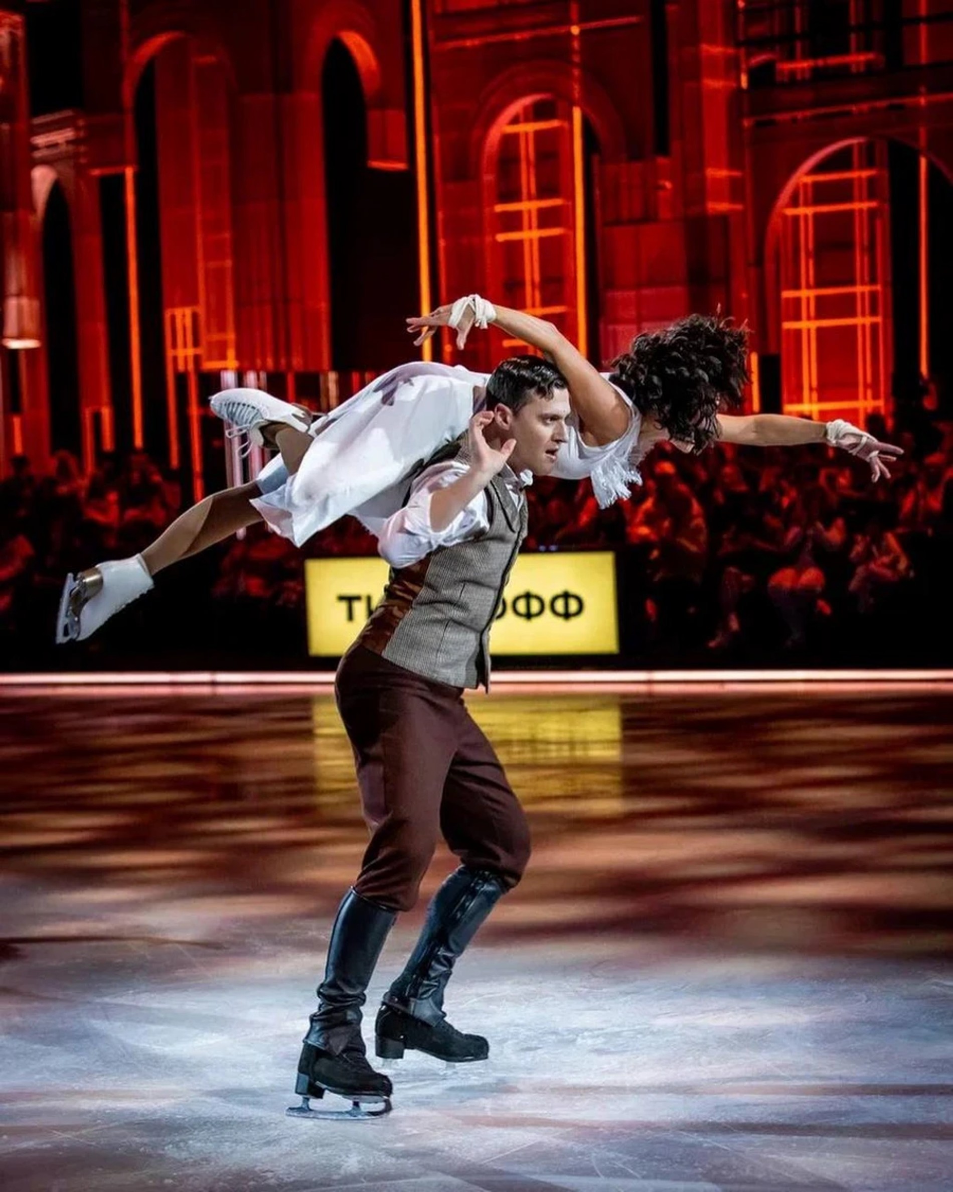 Регина Тодоренко и Александр Энберт на съемках «Ледникового периода»
Фото: Инстаграм (запрещен в РФ)