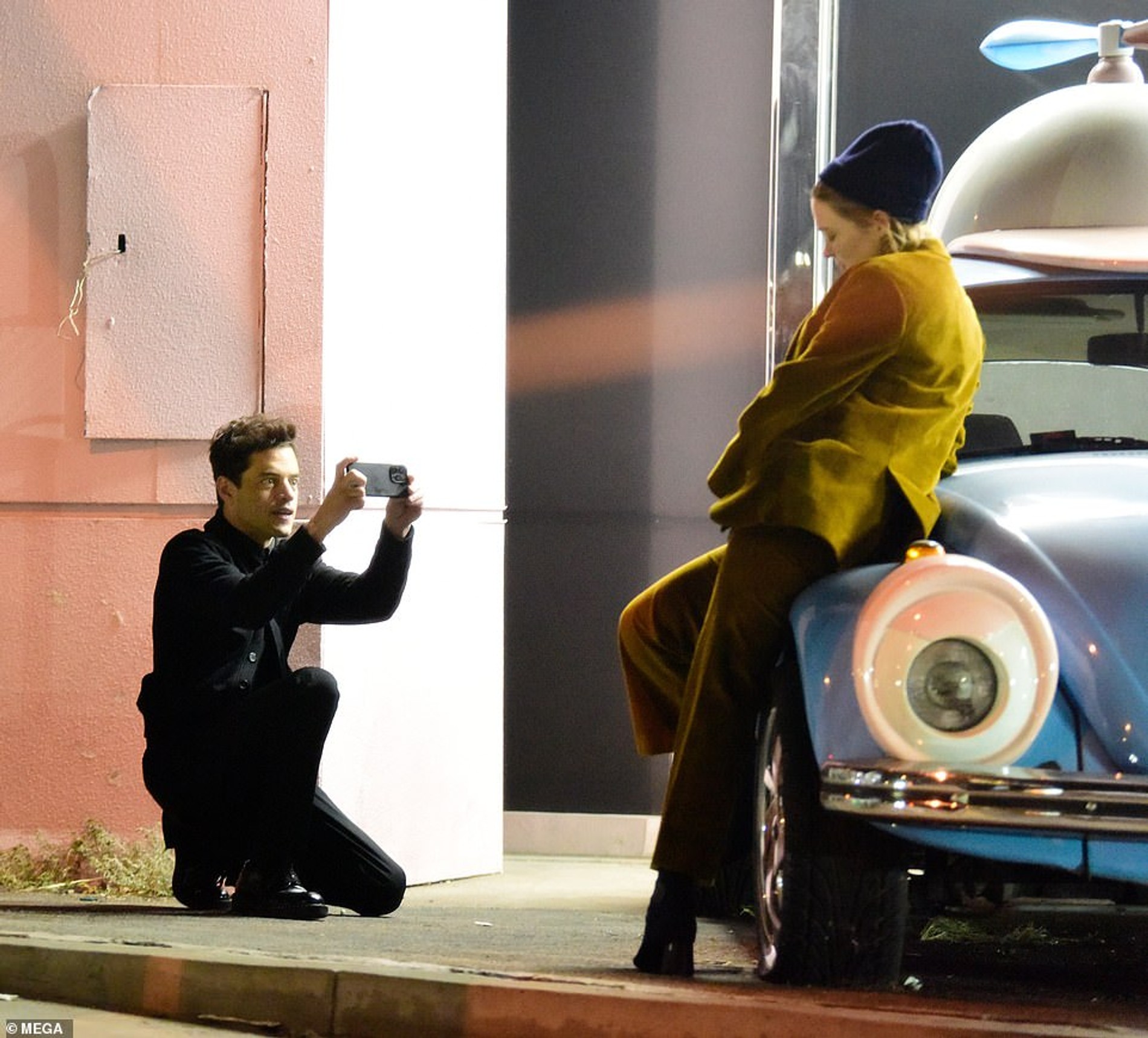 Рами устроил Лее настоящую фотосессию
Фото: Mega