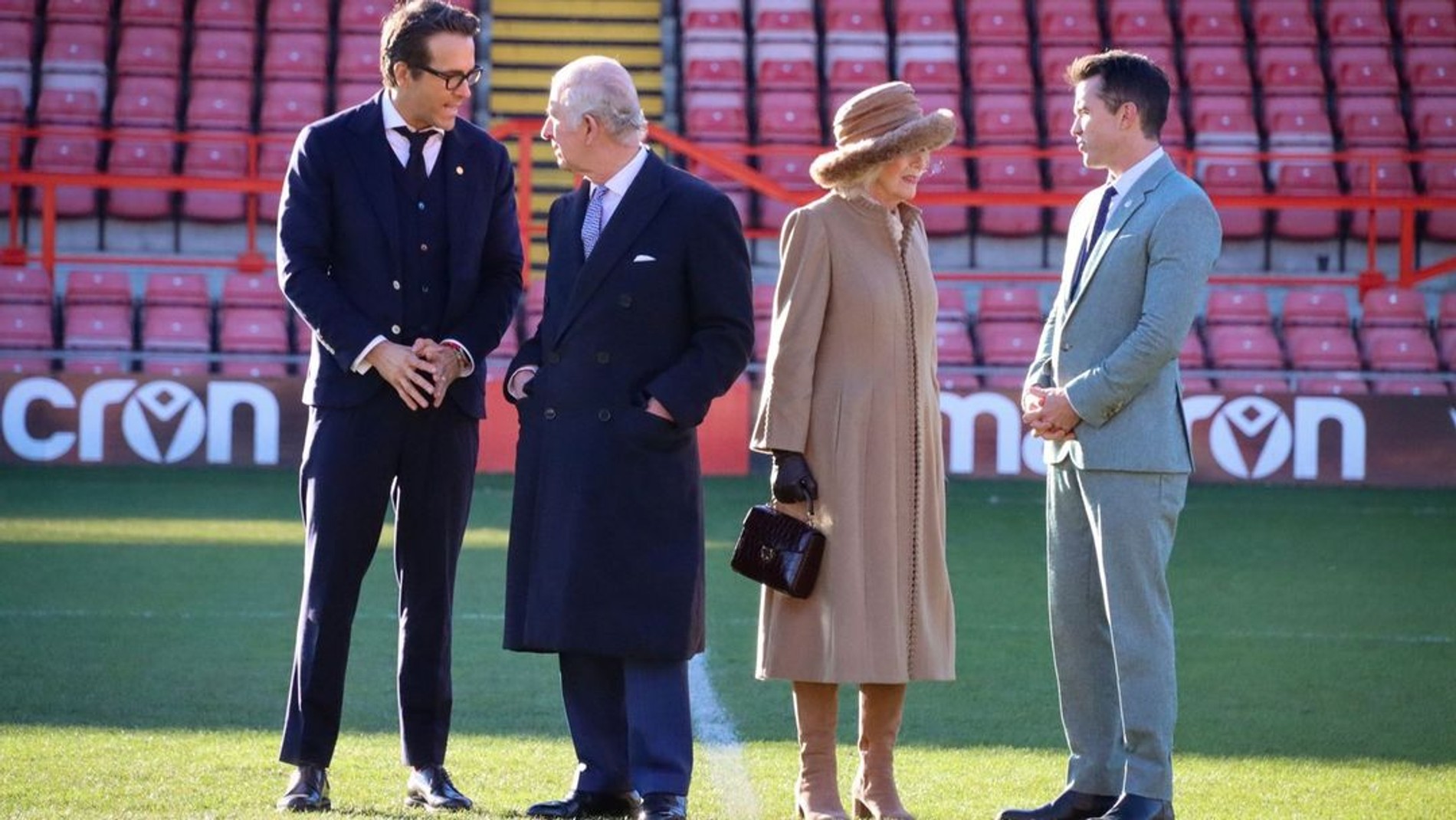 Райан Рейнольдс, Карл III, Камилла Паркер-Боулз и Роб МакЭлхенни
Фото: Инстаграм (запрещен в РФ)