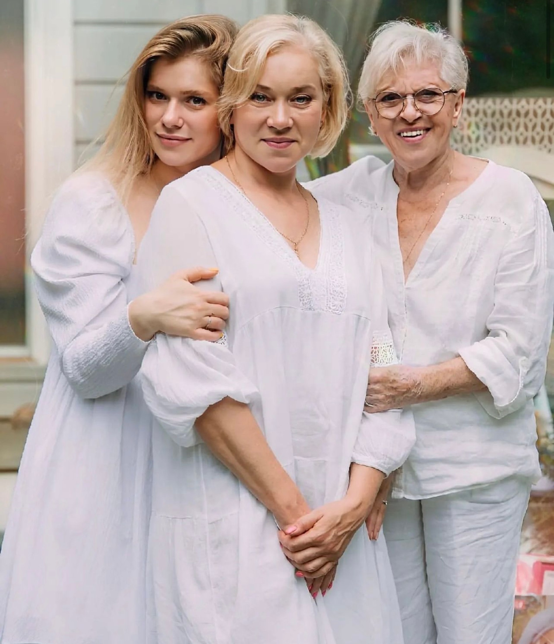 Алиса Фрейндлих с дочерью и внучкой
Фото: Инстаграм (запрещен в РФ)