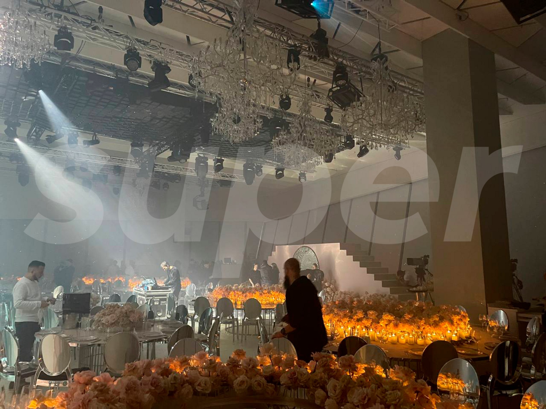 Первые фото декораций, в которых пройдет свадьба Оксаны Самойловой и Джигана
Фото: Super