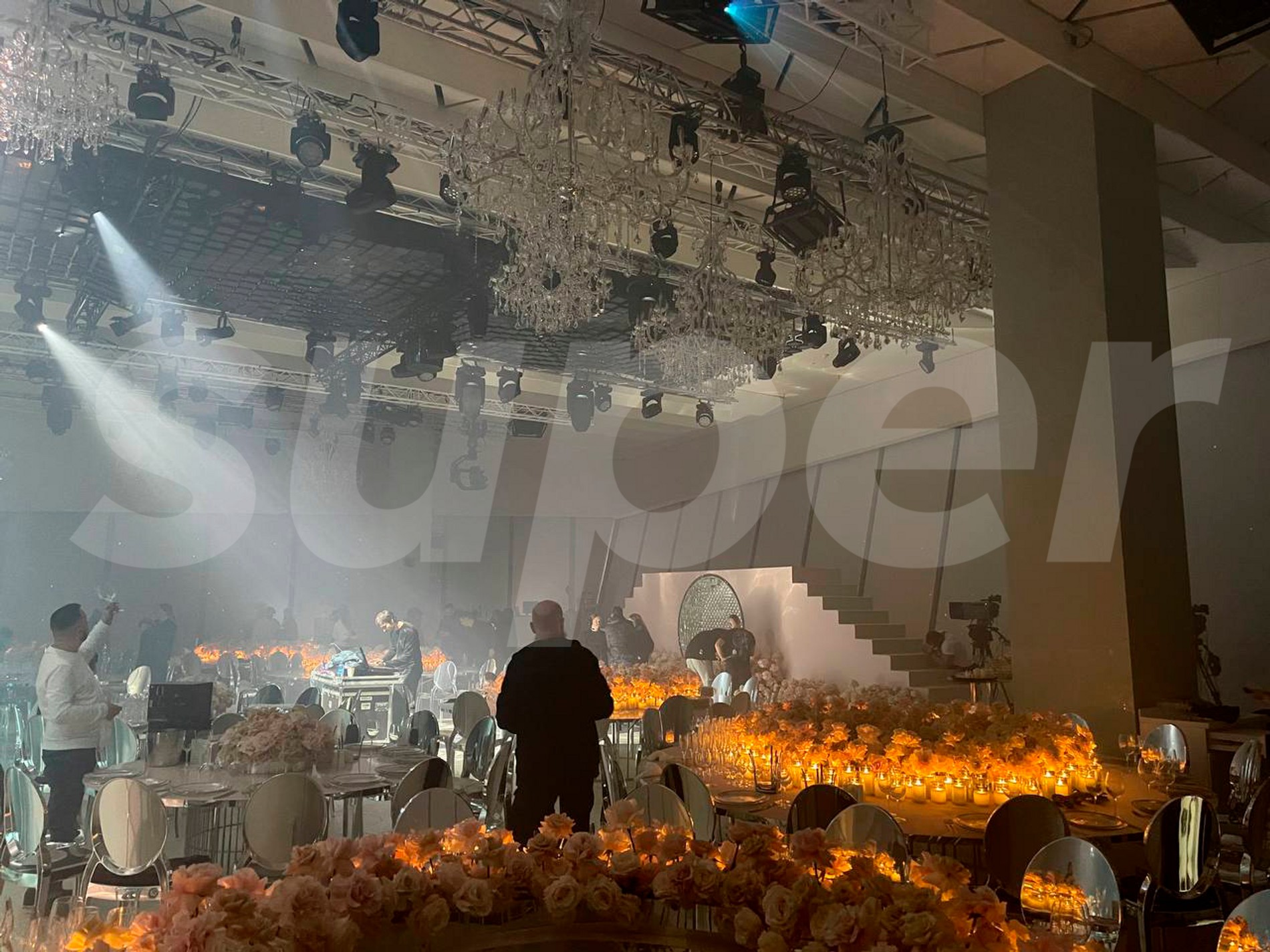 Первые фото декораций, в которых пройдет свадьба Оксаны Самойловой и Джигана
Фото: Super