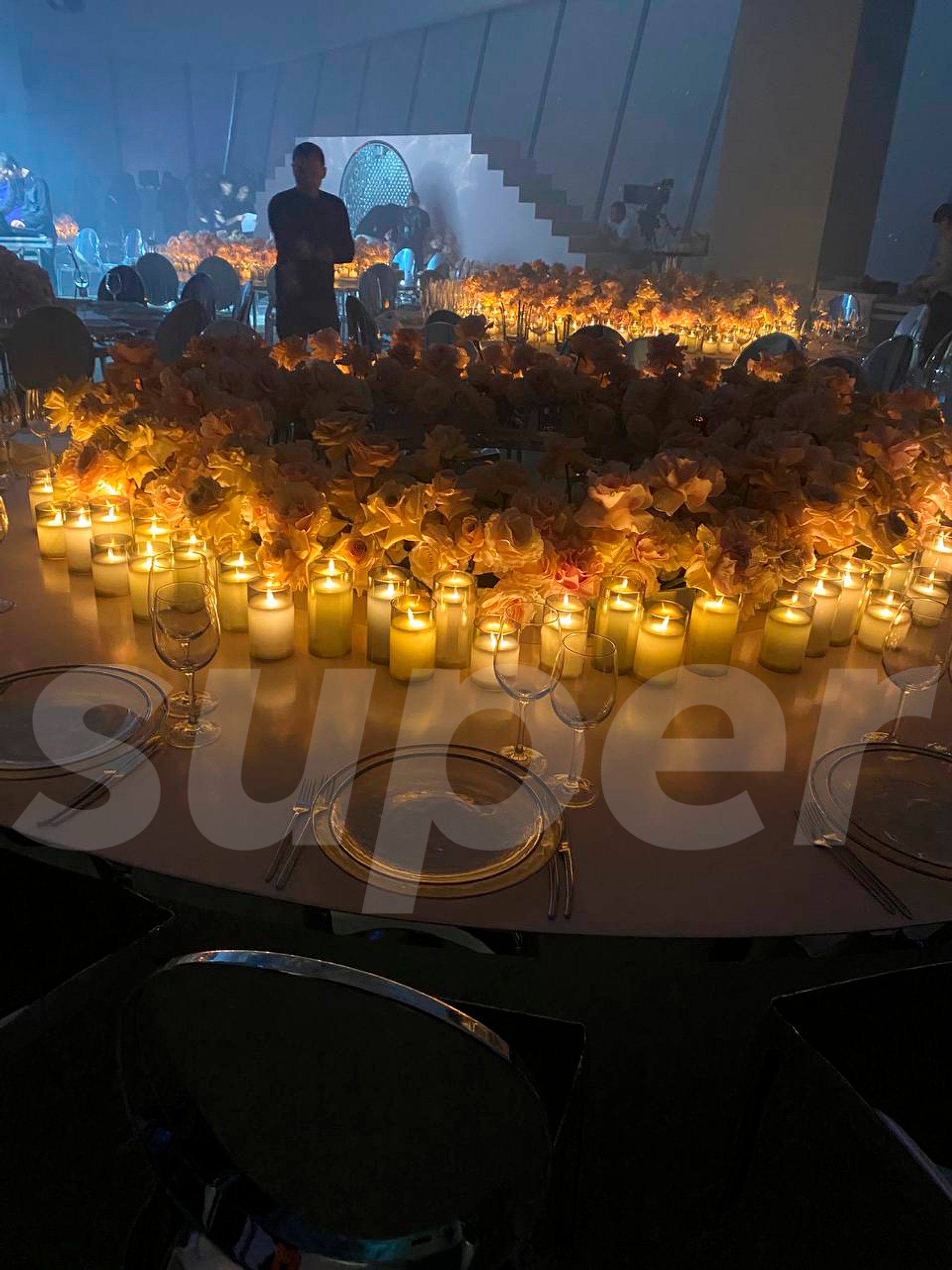 Первые фото декораций, в которых пройдет свадьба Оксаны Самойловой и Джигана
Фото: Super