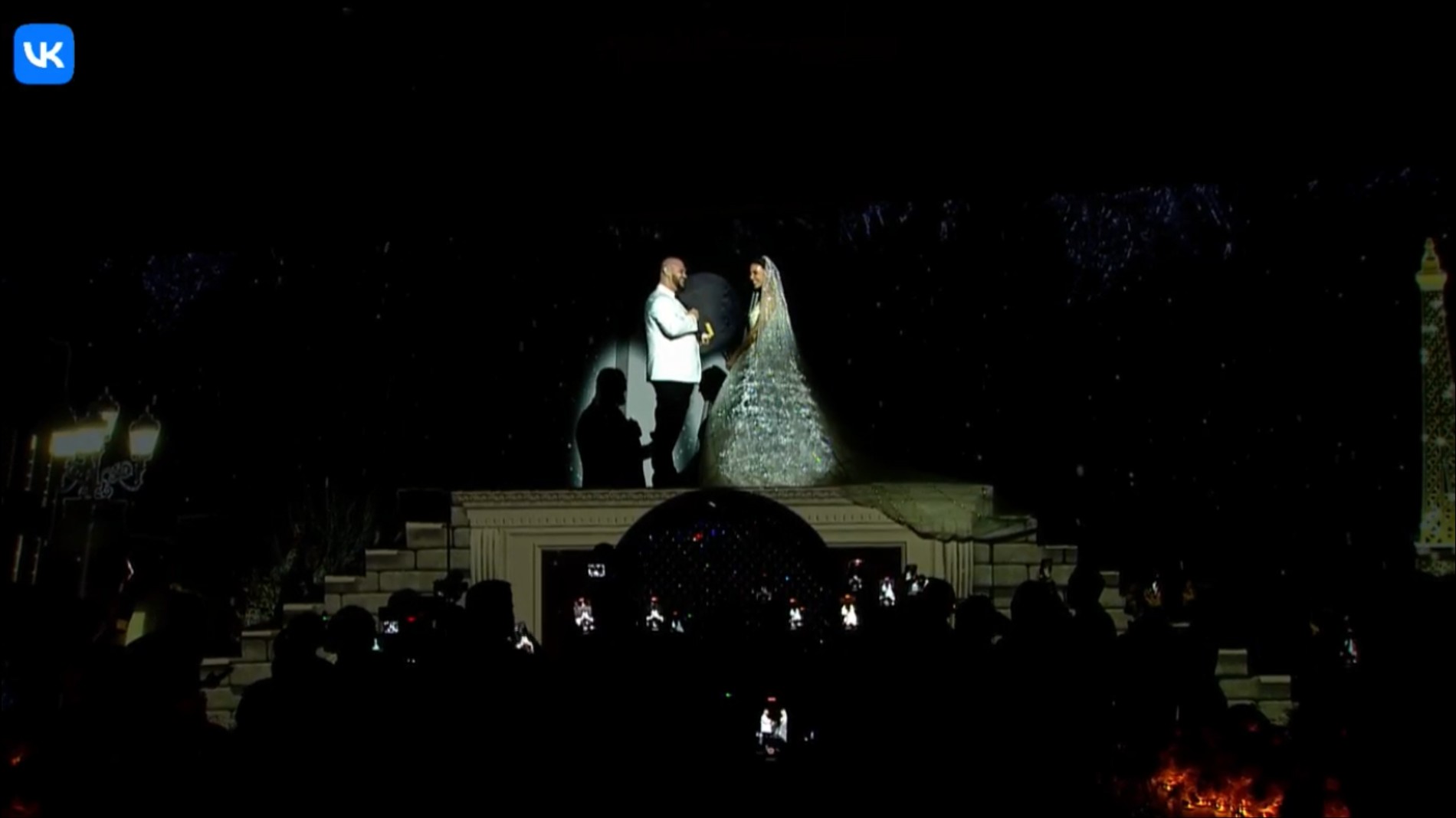 Прямая трансляция свадьбы Оксаны Самойловой и Джигана
Фото: VK