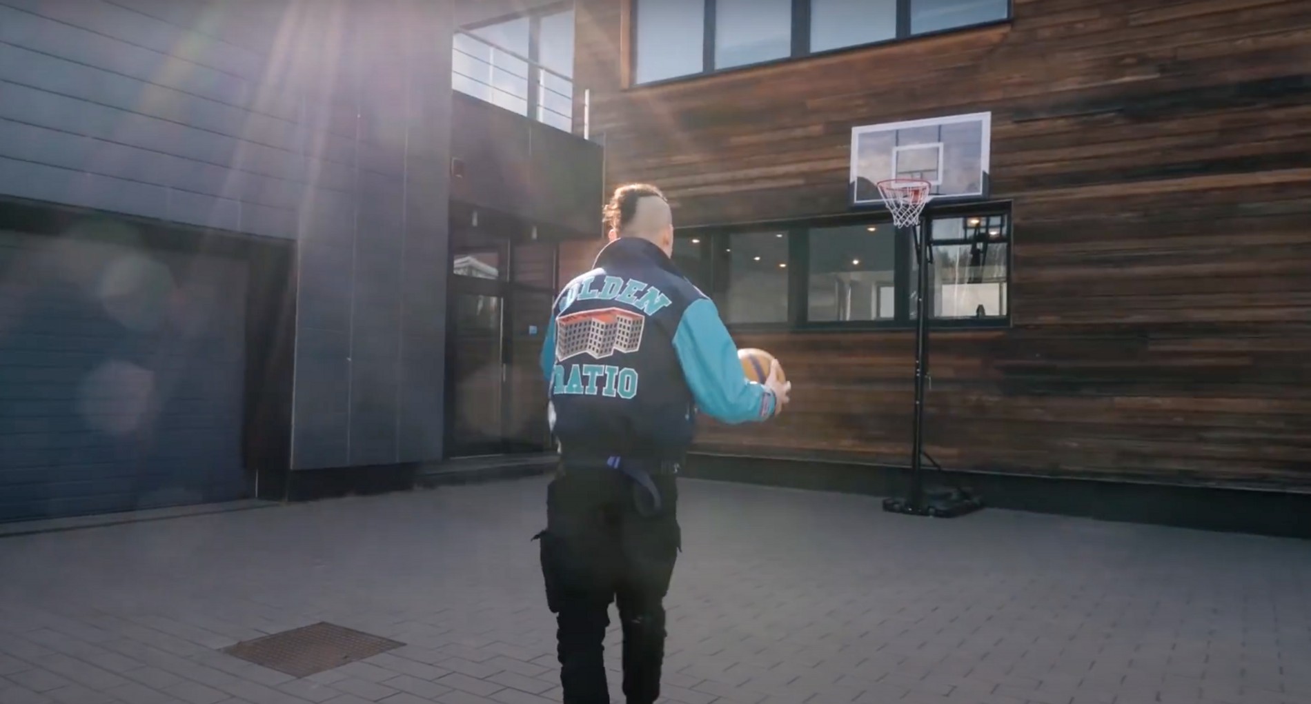 Видеоэкскурсия по дому Моргенштерна
Скриншот: YouTube