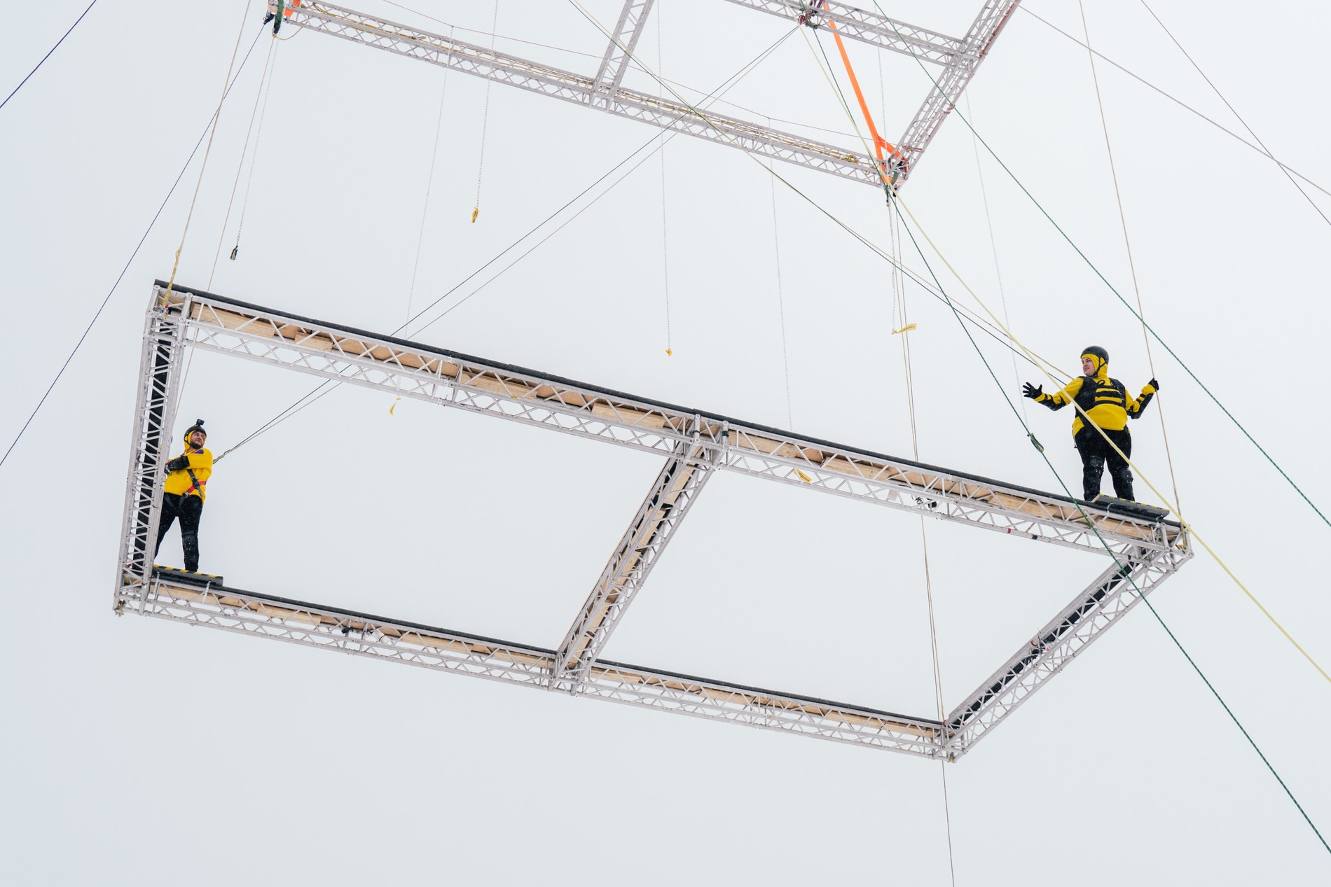 Давид Манукян и Наташа Гасанханова проходят испытание на высоте. Фото: пресс-служба «ВайТ Медиа»