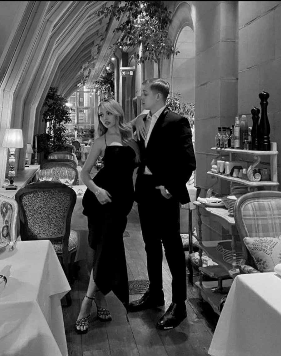 Валя Карнавал и Саша Стоун в ресторане
Фото: Инстаграм (запрещен в РФ) Вали Карнавал
