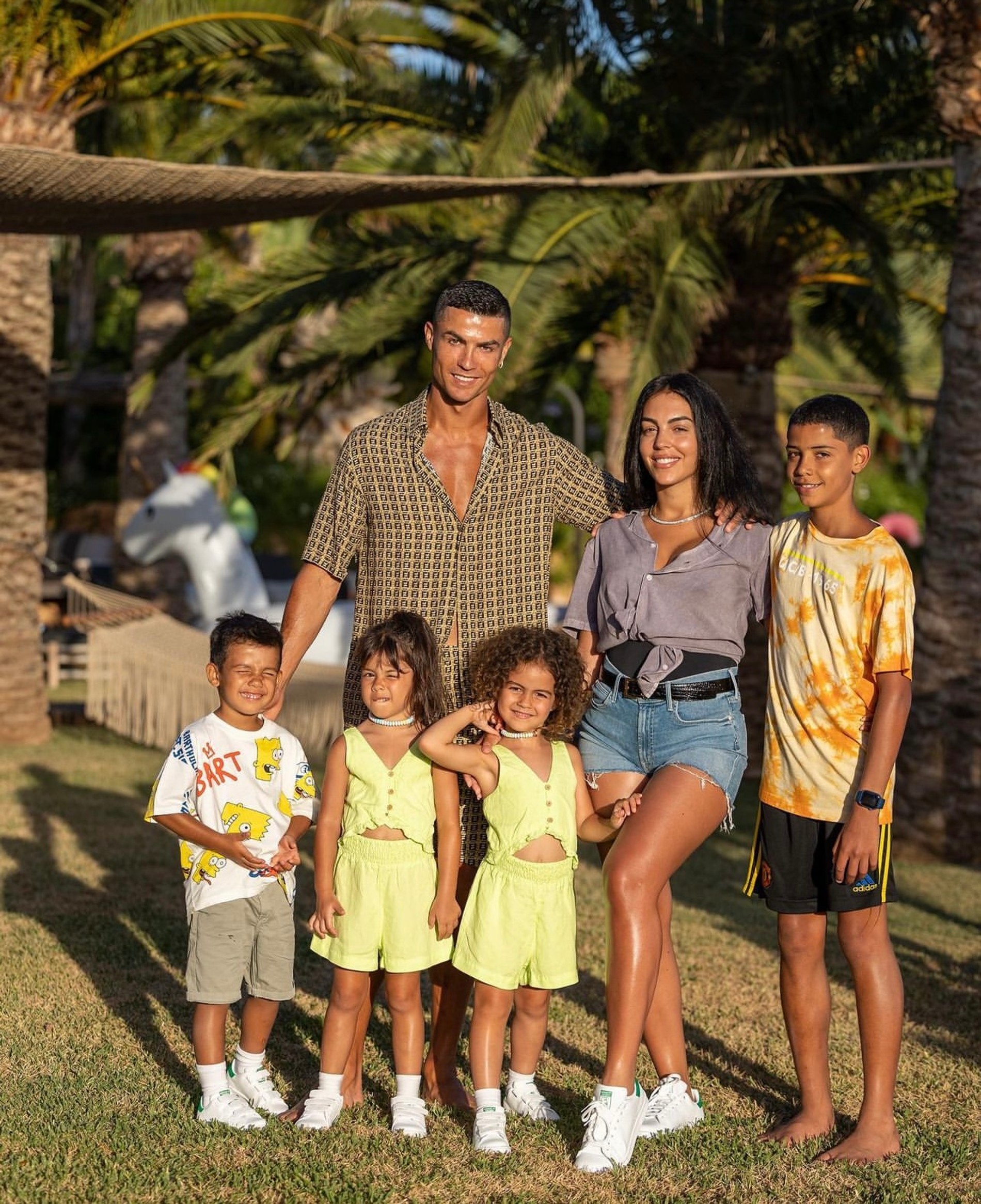 Криштиану Роналду и Джорджина Родригес с детьми
Фото: Инстаграм (запрещен в РФ)