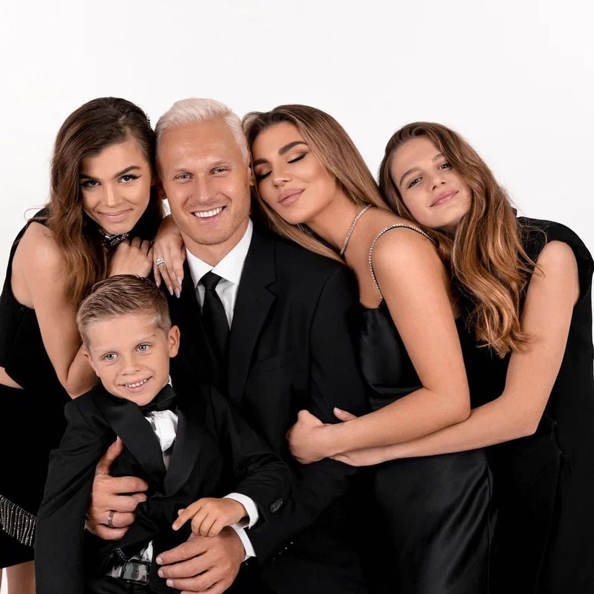 Анна Седокова с семьей
Фото: Инстаграм (запрещен в РФ) / @annasedokova