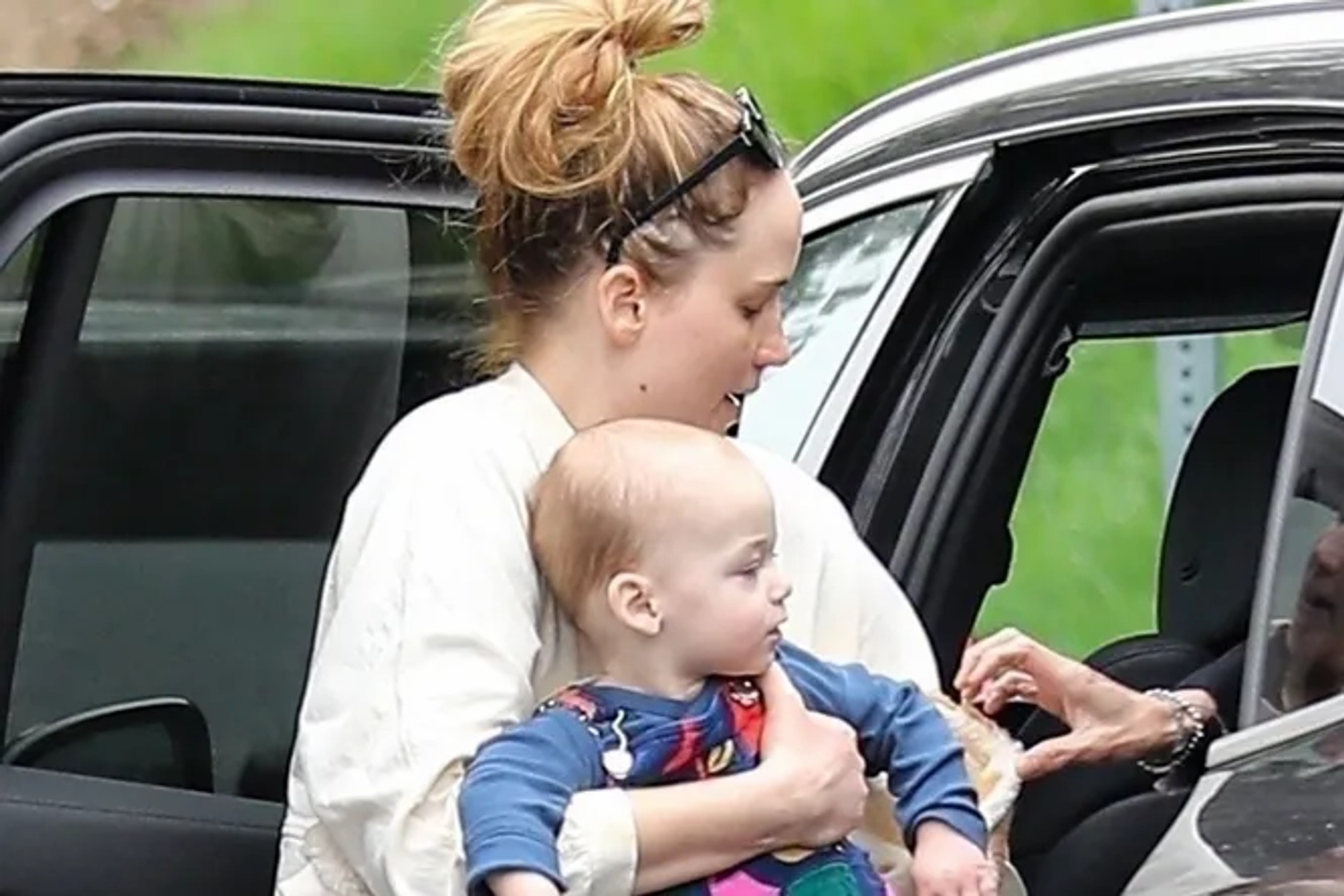 Дженнифер Лоуренс с сыном Саем
Фото: BACKGRID