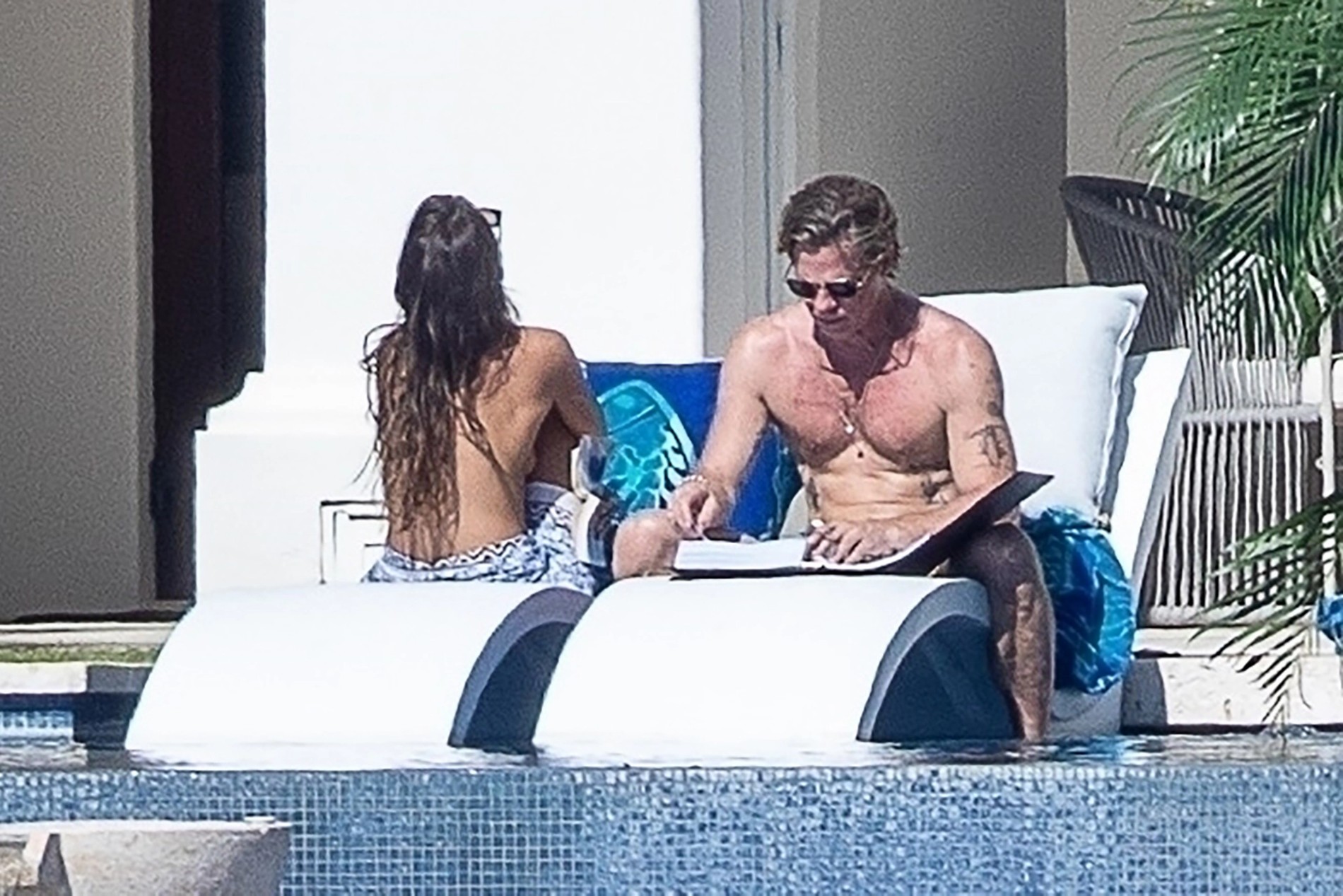 Брэд Питт с возлюбленной Инес де Рамон на отдыхе в Мексике
Фото: BACKGRID