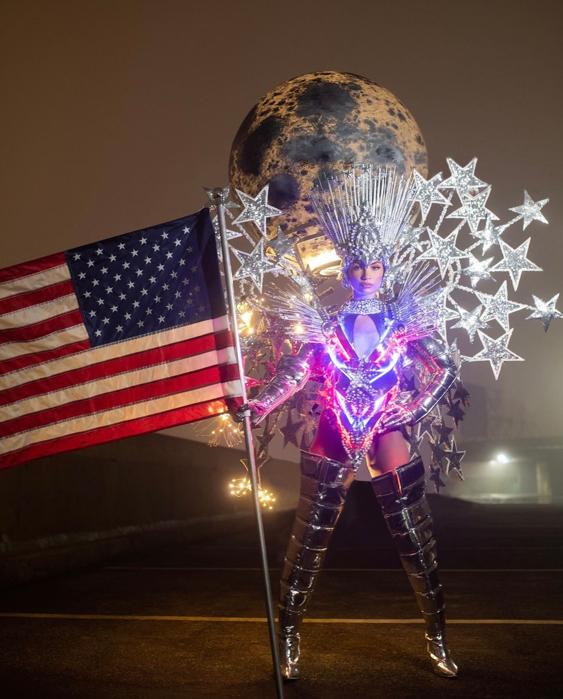 Р'Бонни Габриэль в национальном костюме
Фото: Инстаграм (запрещен в РФ)