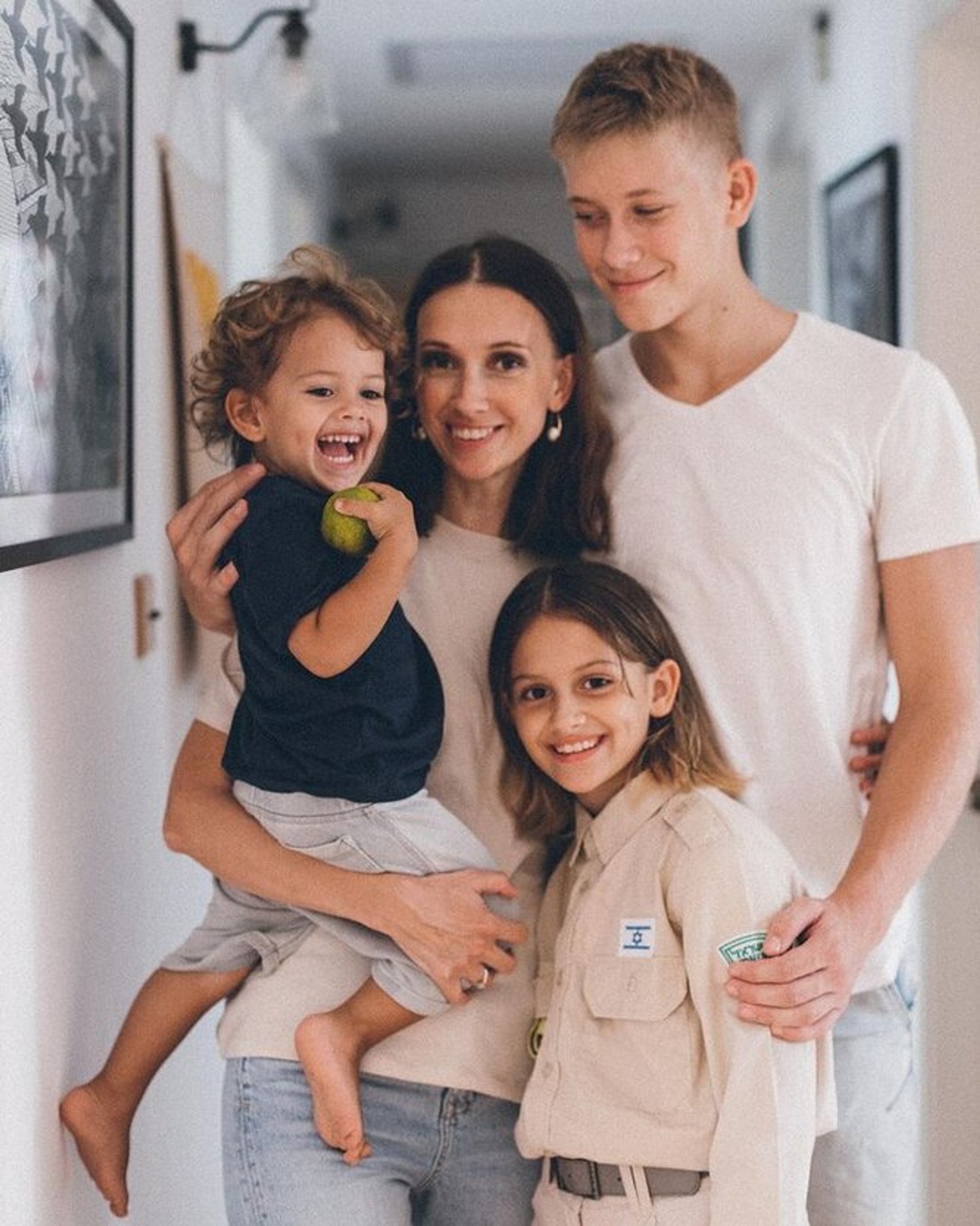 Анастасия Цветаева с детьми
Фото: Инстаграм (запрещен в РФ) / @nastia_tsvetaeva
