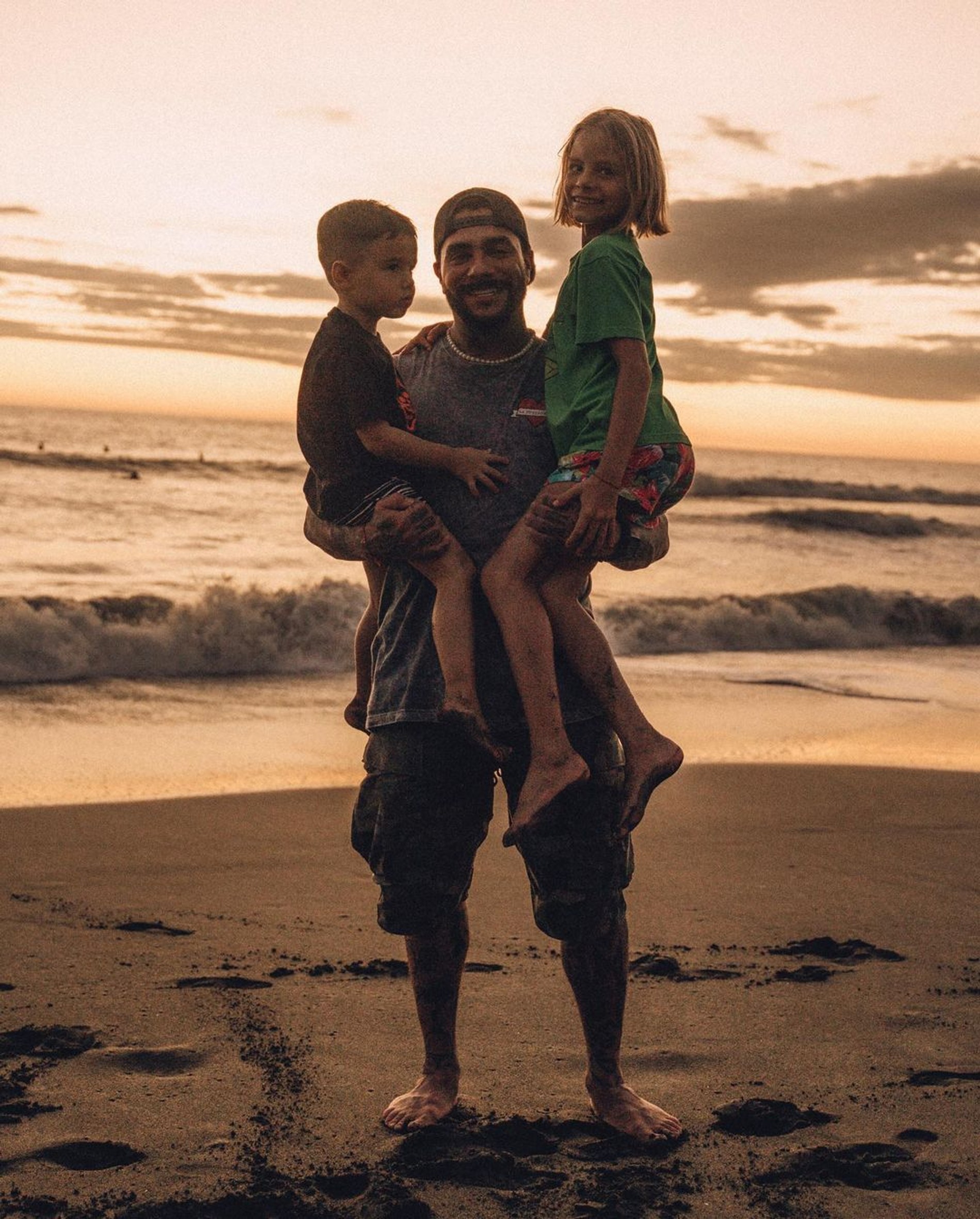 Тимати с 8-летней Алисой и 3-летним Ратмиром
Фото: Инстаграм (запрещен в РФ) / @timatiofficial