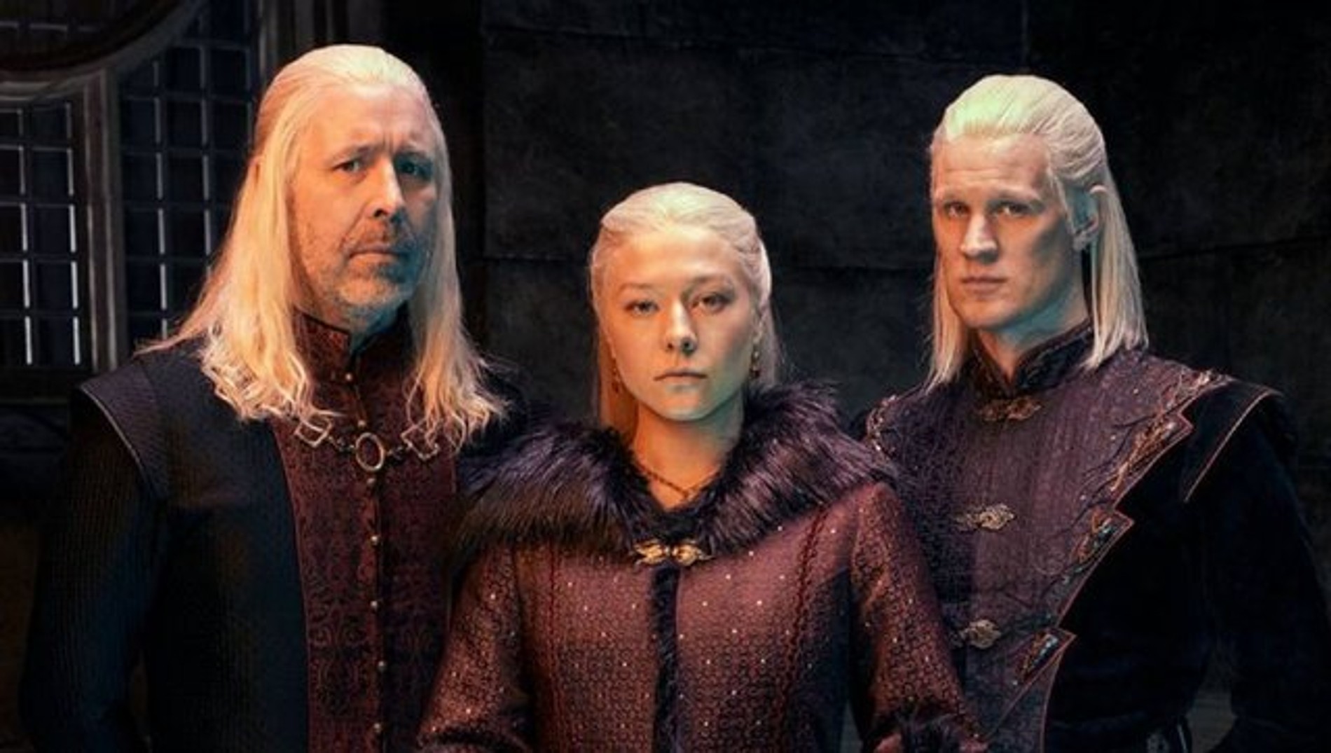 Пэдди Консидайн, Эмма Д’Арси и Мэтт Смит в сериале «Дом дракона»
Фото: HBO