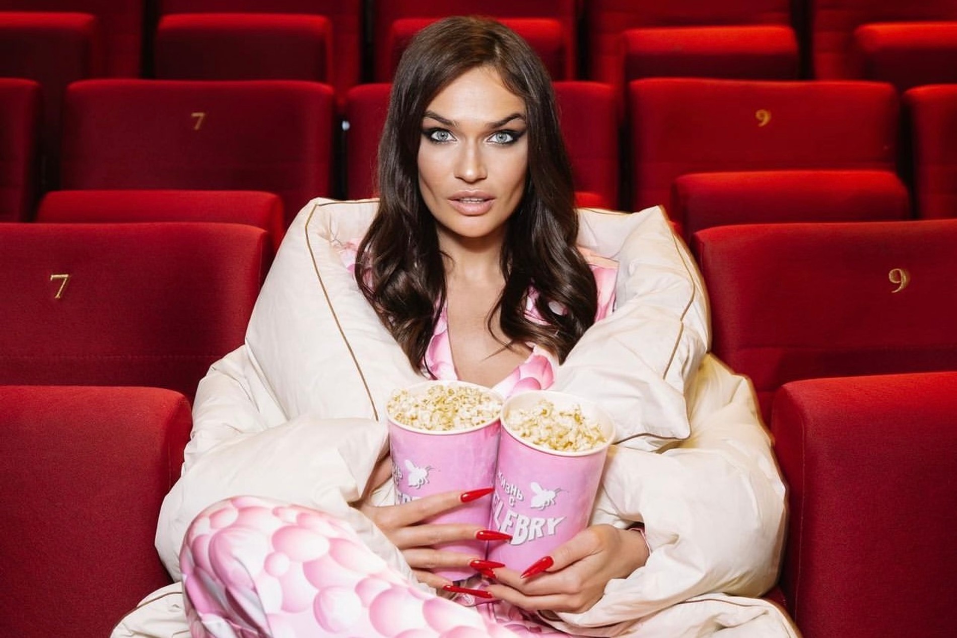 Алена Водонаева проколола соски и сняла это на видео