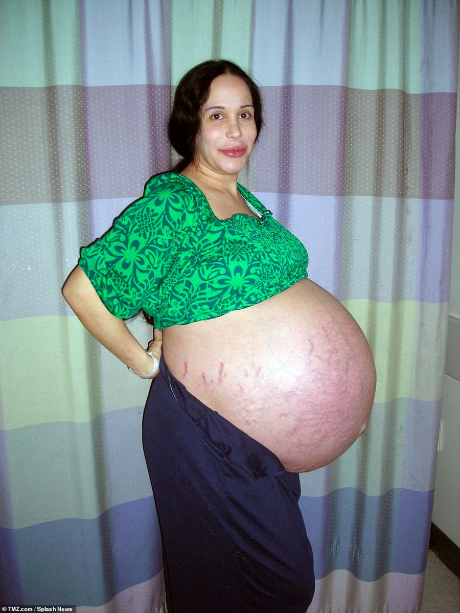 Надя Сулеман, беременная восьмерняшками
Фото: Splash News