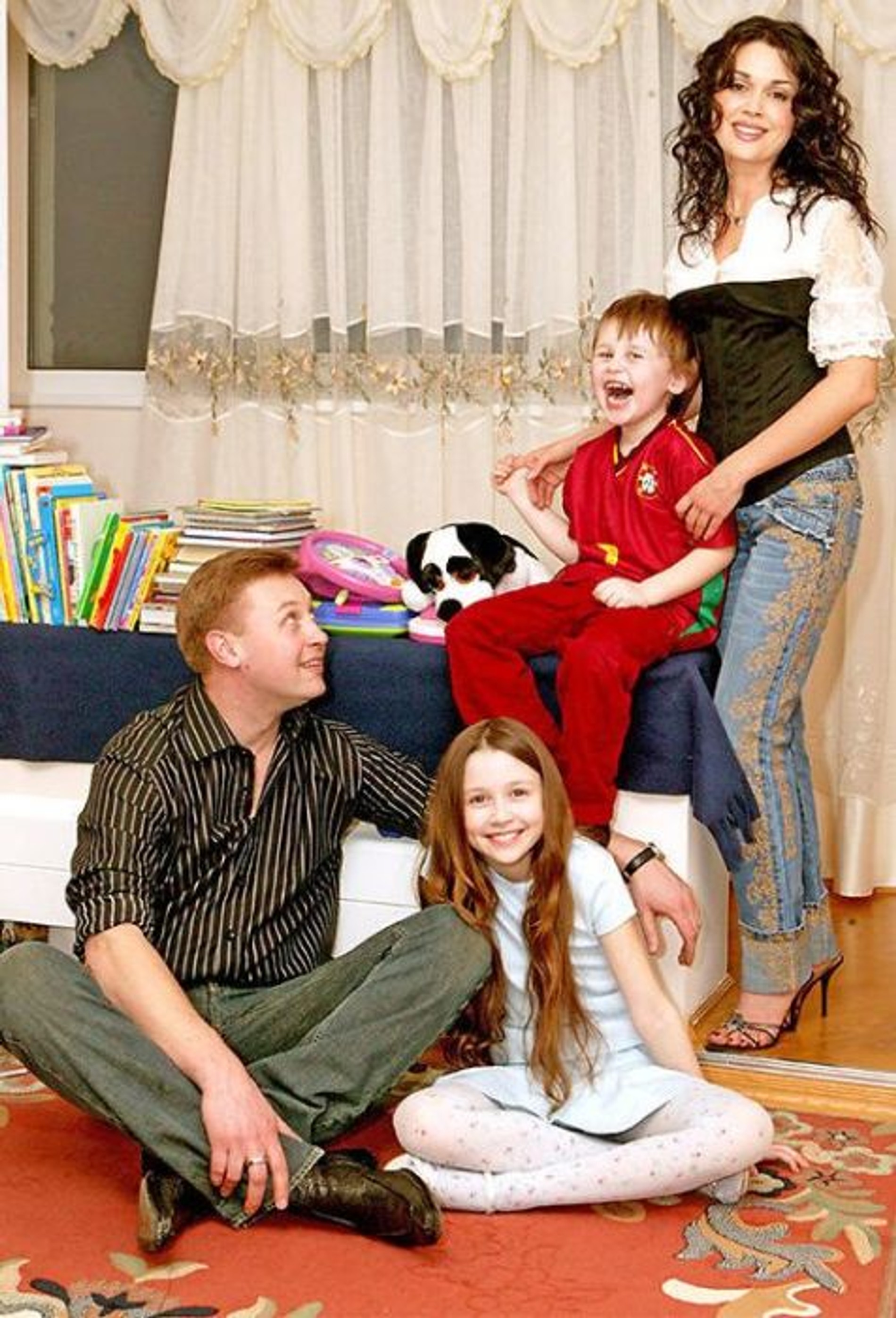 Анастасия Заворотнюк и Дмитрий Стрюков с детьми Анной и Майклом
Фото: 7Дней.ru