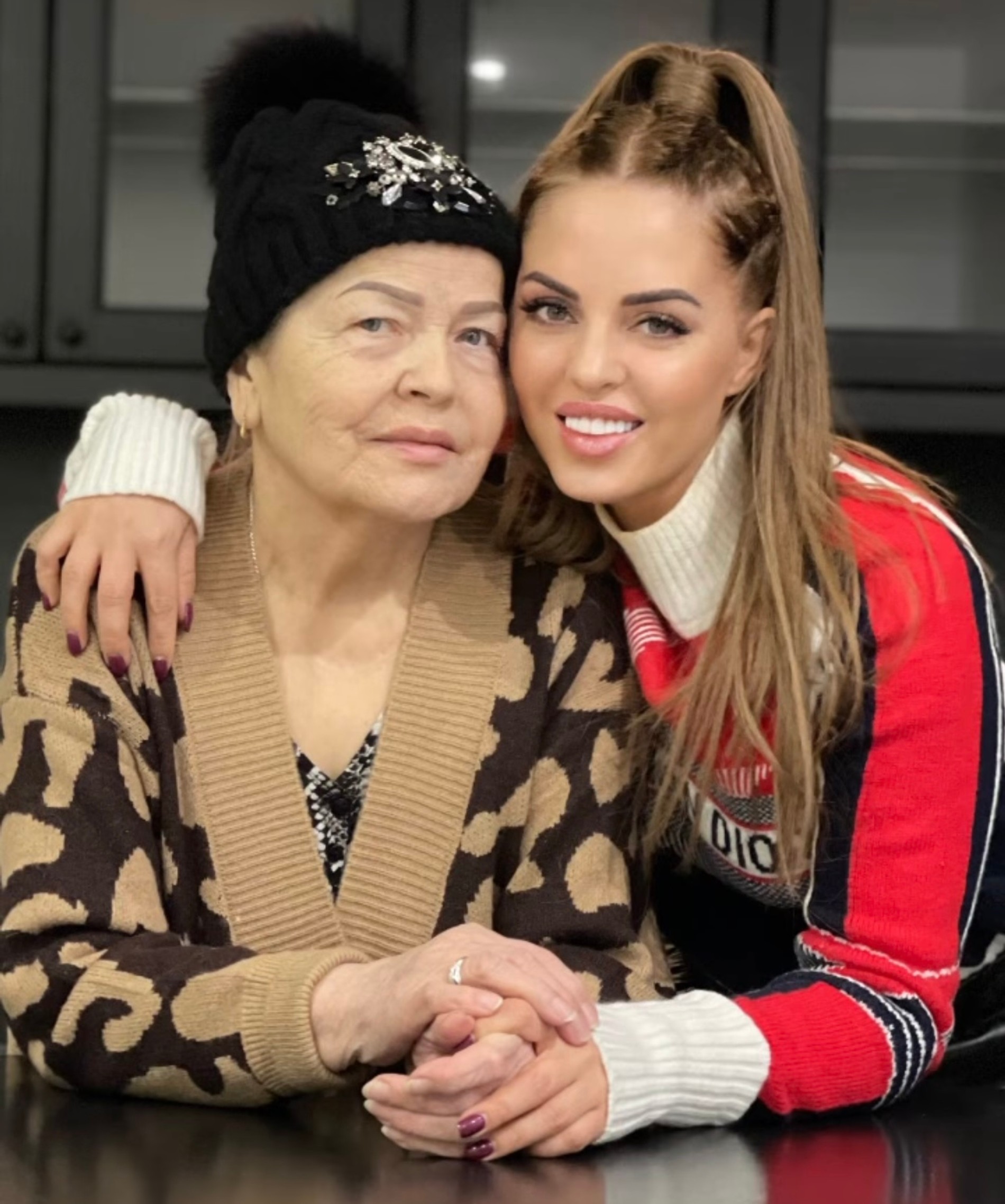 Юлия Ефременкова с бабушкой
Фото: Инстаграм (запрещен в РФ)