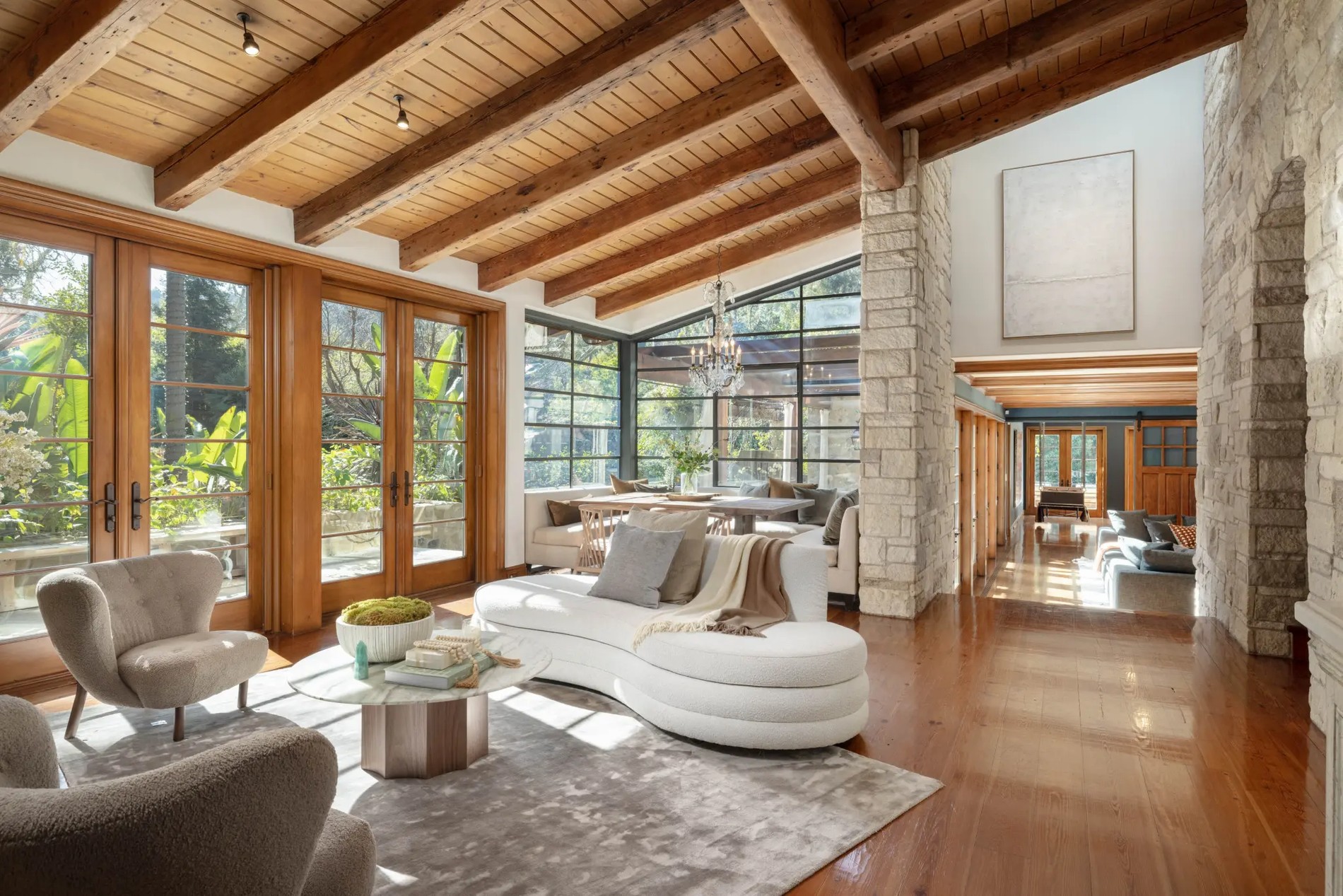 Особняк Джей Ло в Калифорнии
Фото: Carolwood Estates