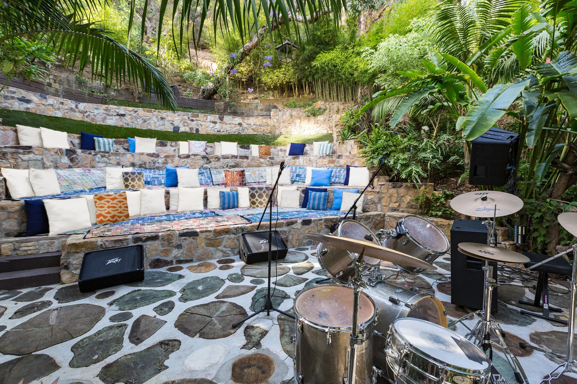 Особняк Джей Ло в Калифорнии
Фото: Carolwood Estates