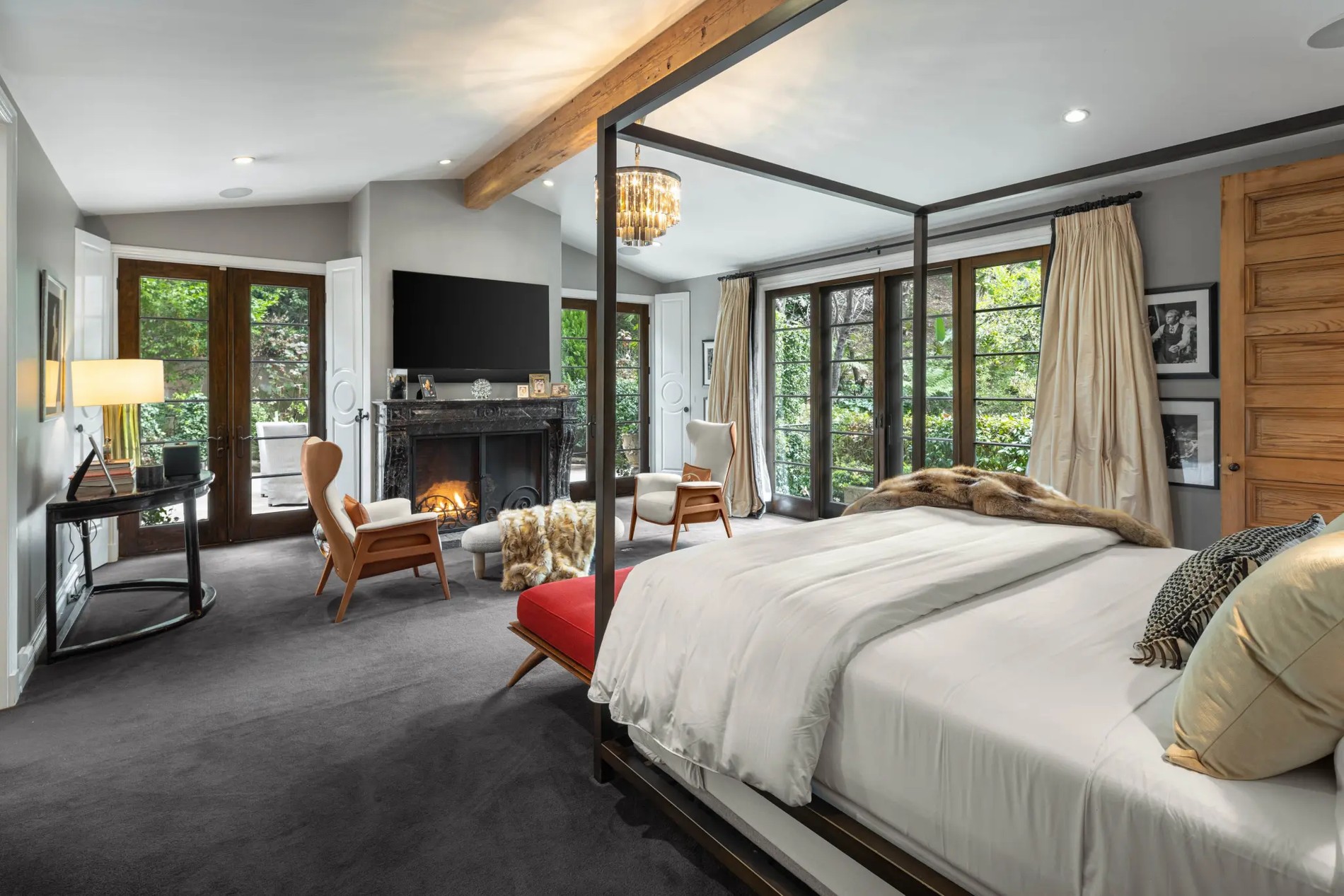 Особняк Джей Ло в Калифорнии
Фото: Carolwood Estates